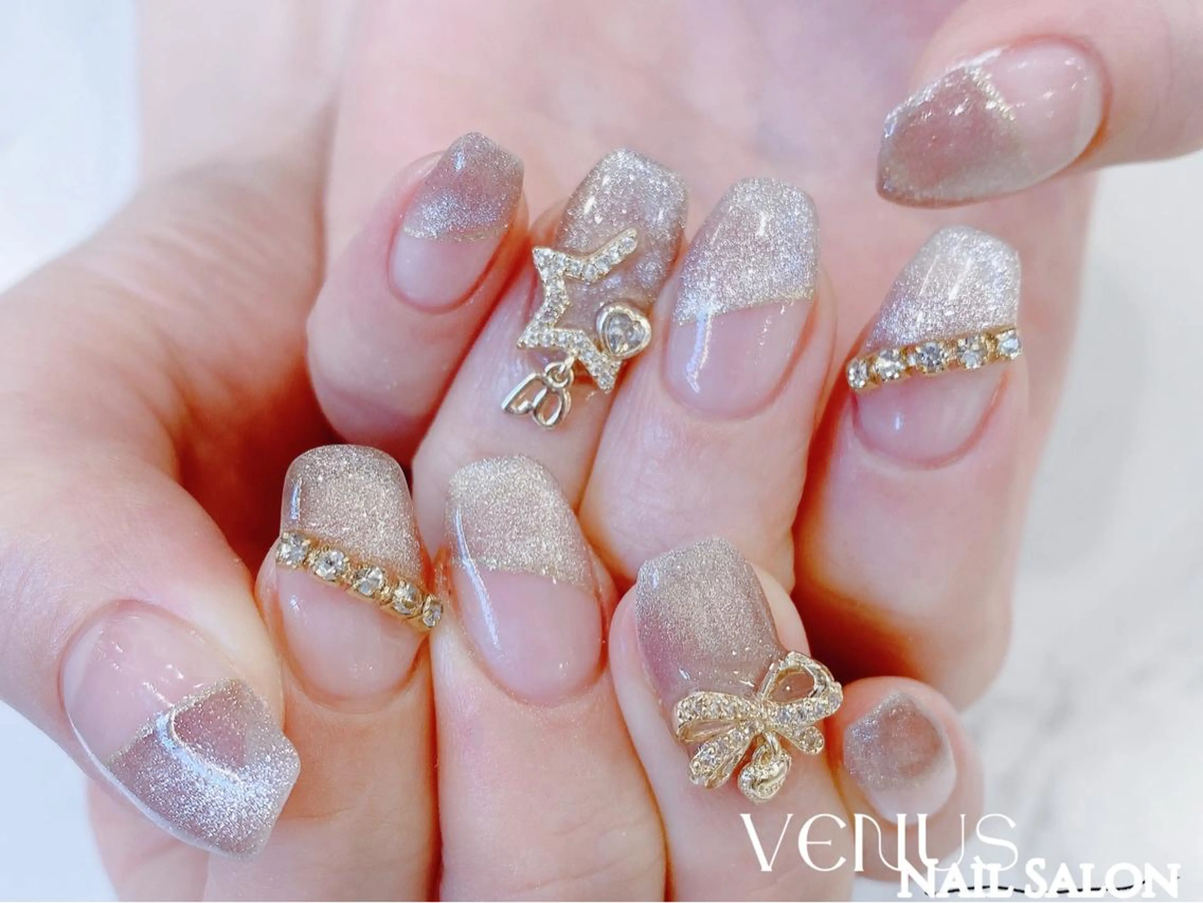 ミディアム VENUS Nail ★池袋徒歩2分のネイルデザイン