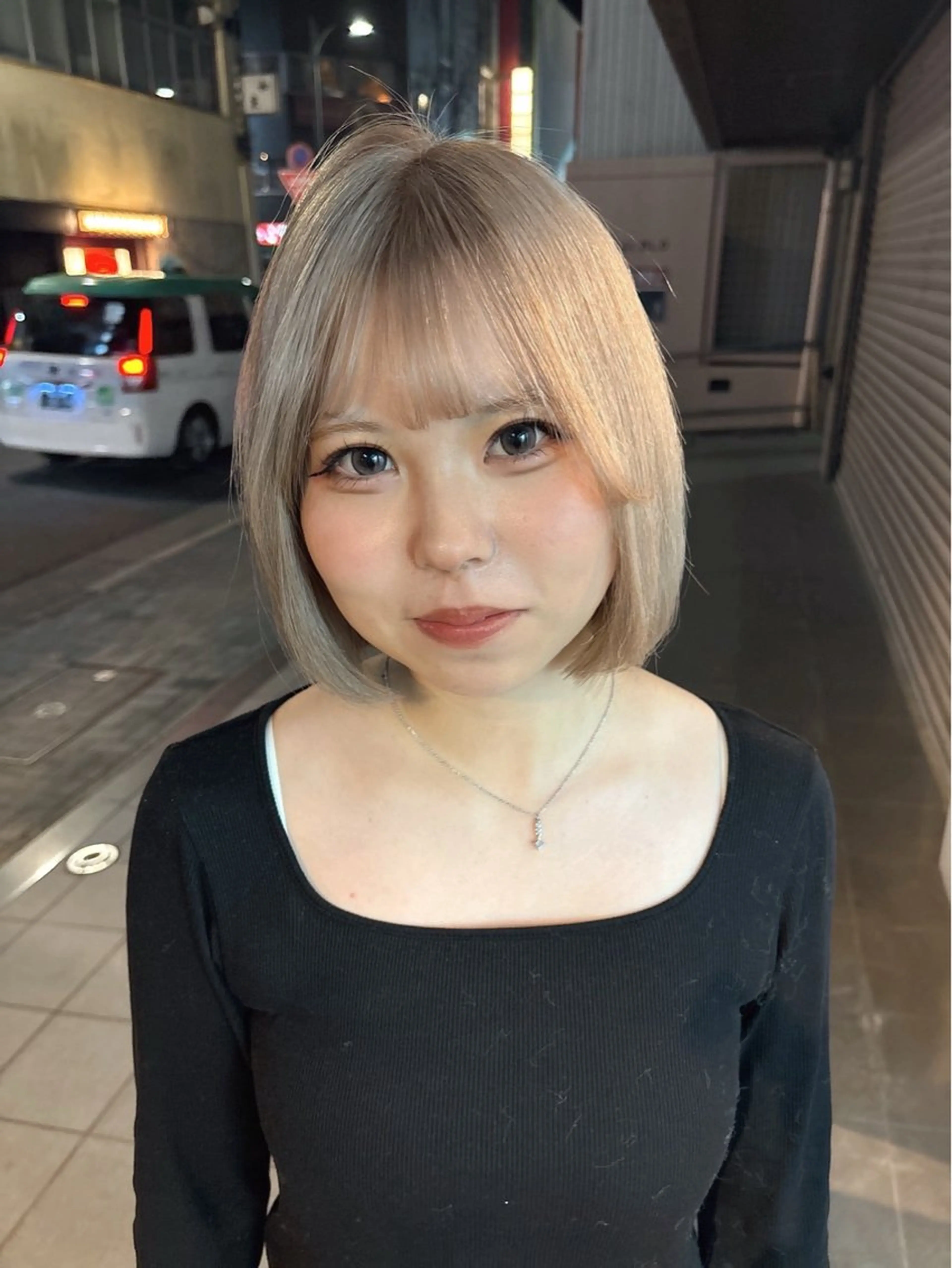 ショート ヘアカラー 服部 しおんのヘアスタイル