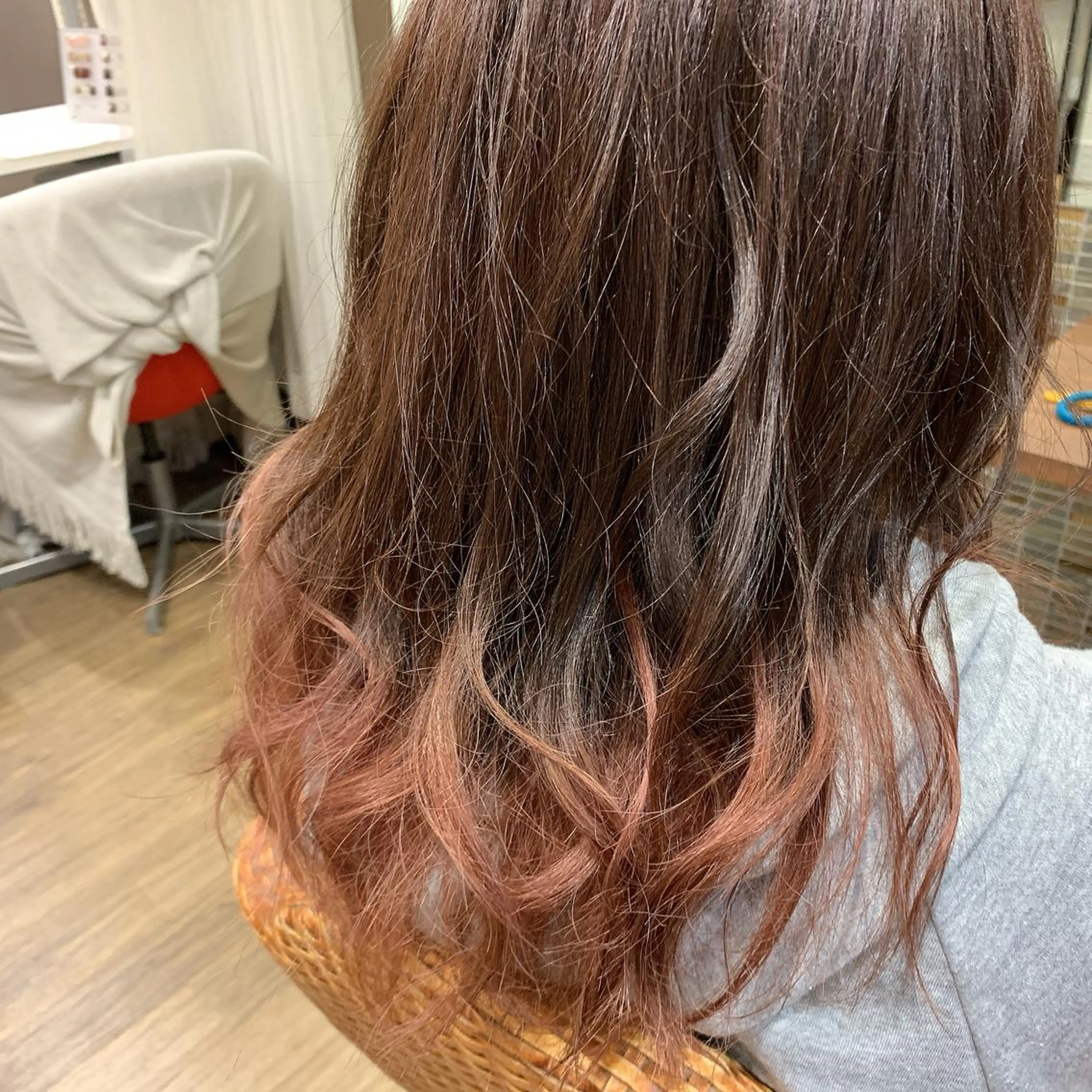 セミロング カラー ブリーチ オレンジ オレンジピンク ピンクカラー 骨格似合わせカット✨ 林 まどかのヘアスタイル