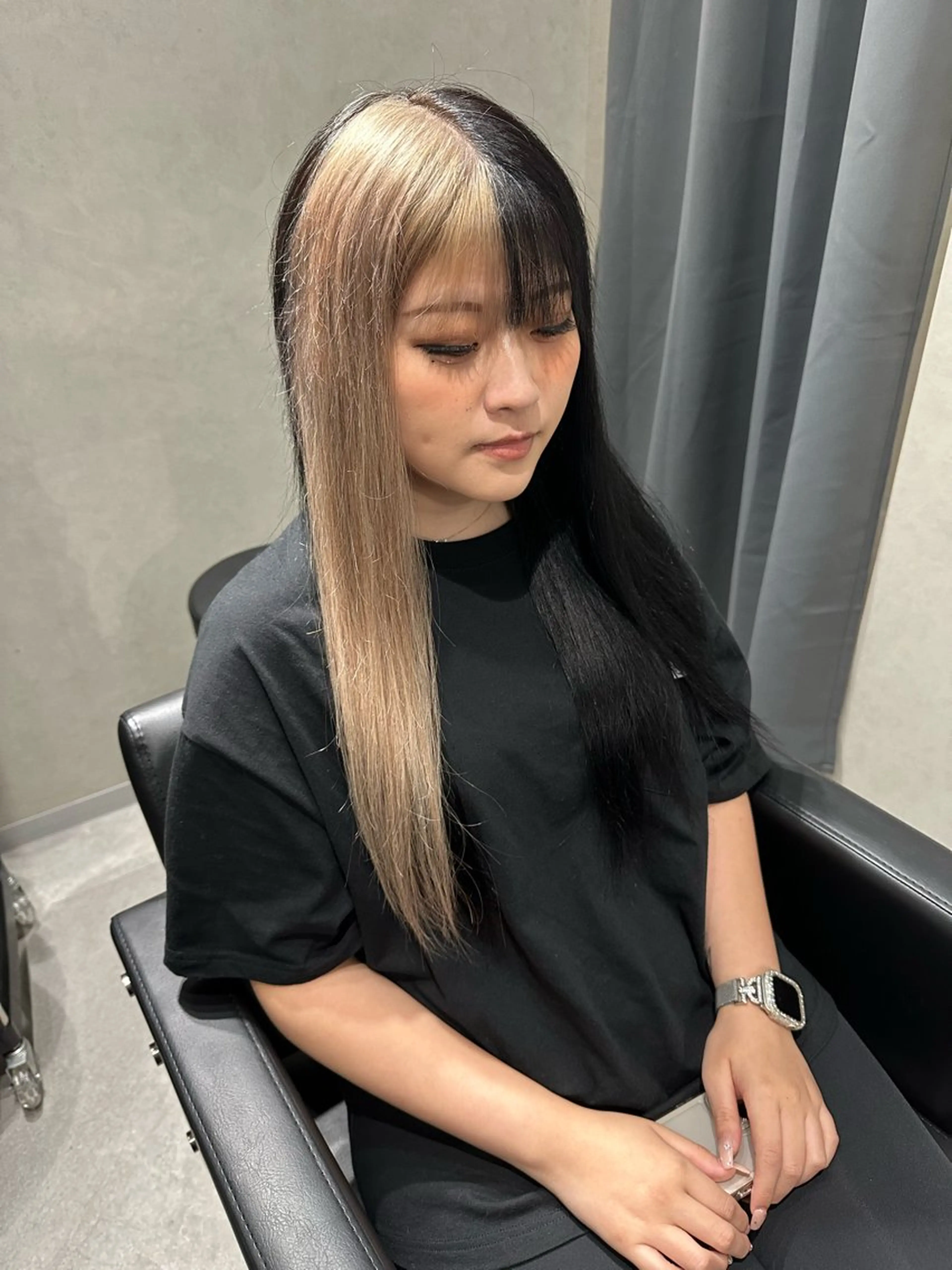 ロング 奥本 侑 ハイトーン、髪質改善のヘアスタイル