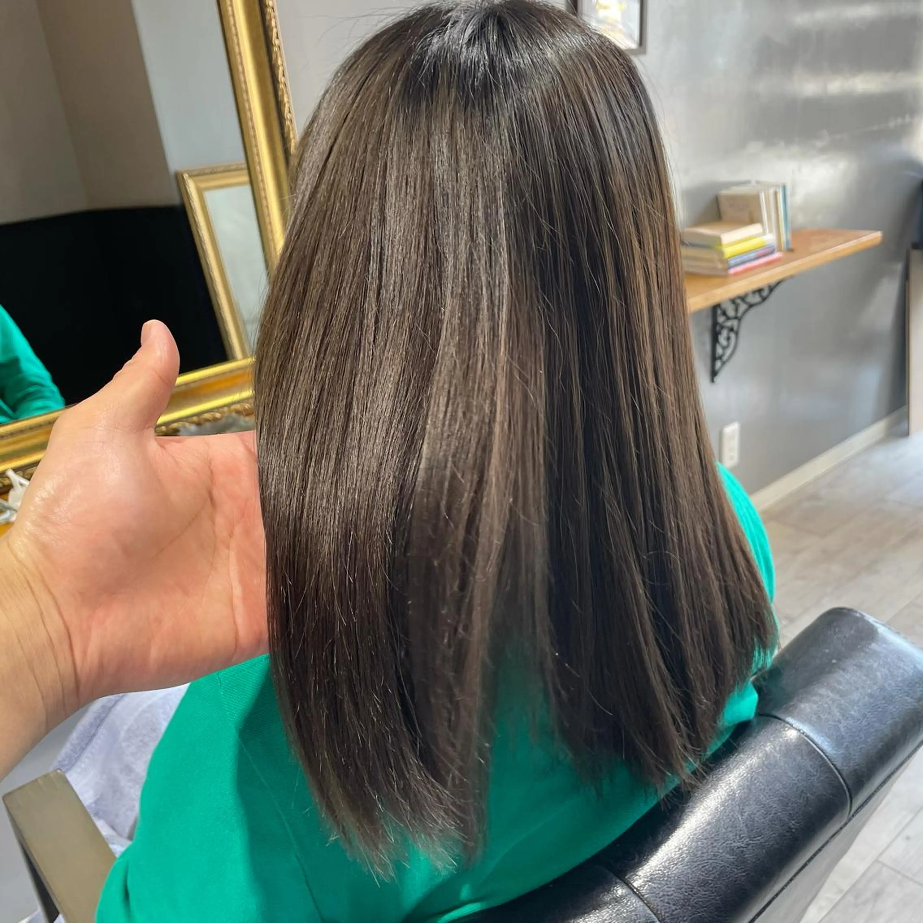 セミロング 渡辺俊介 暗髪カラー /美髪矯正/髪質改善のヘアスタイル