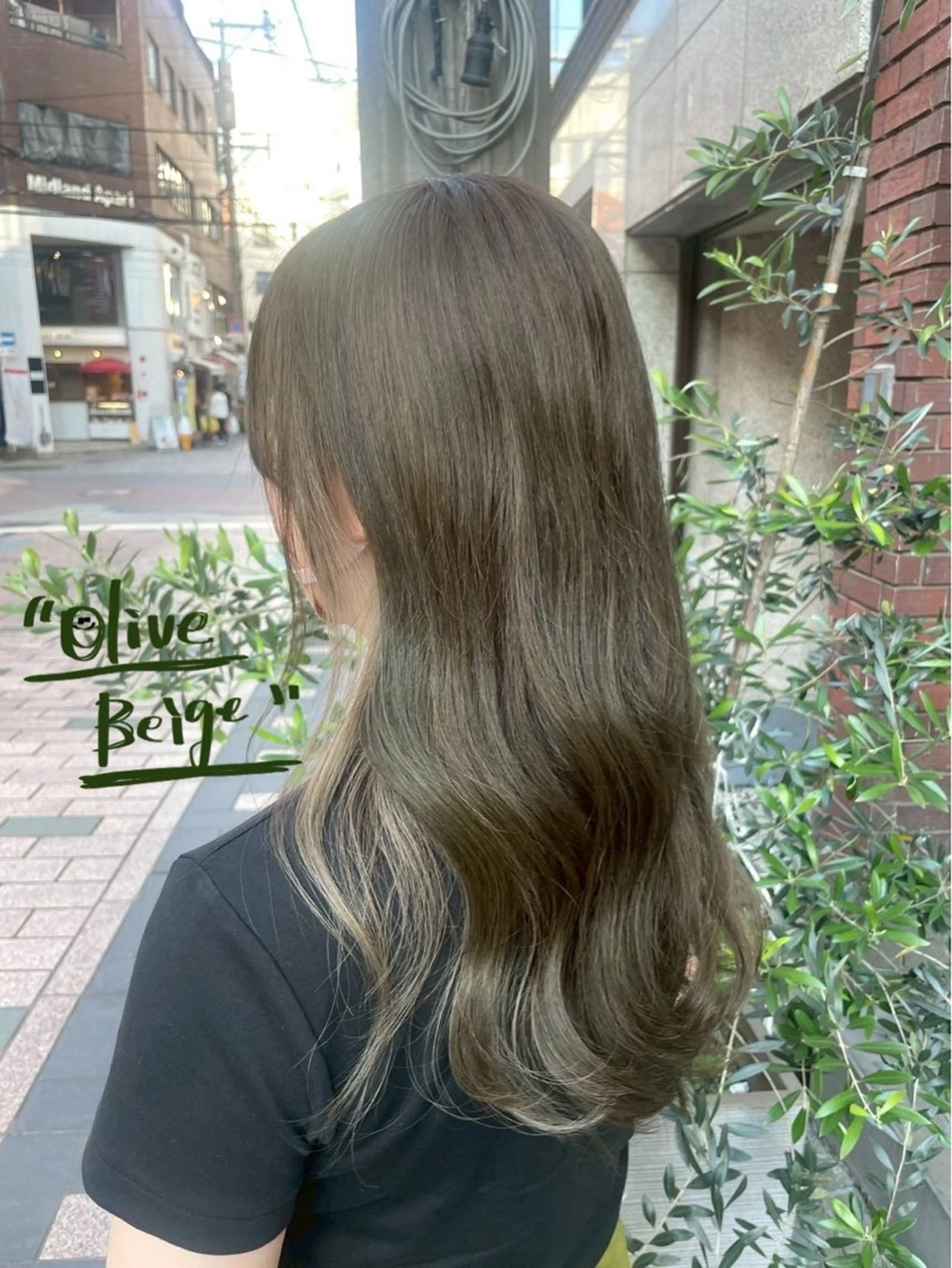 イヤリングブリーチ➕オンカラー➕艶トリートメントの写真