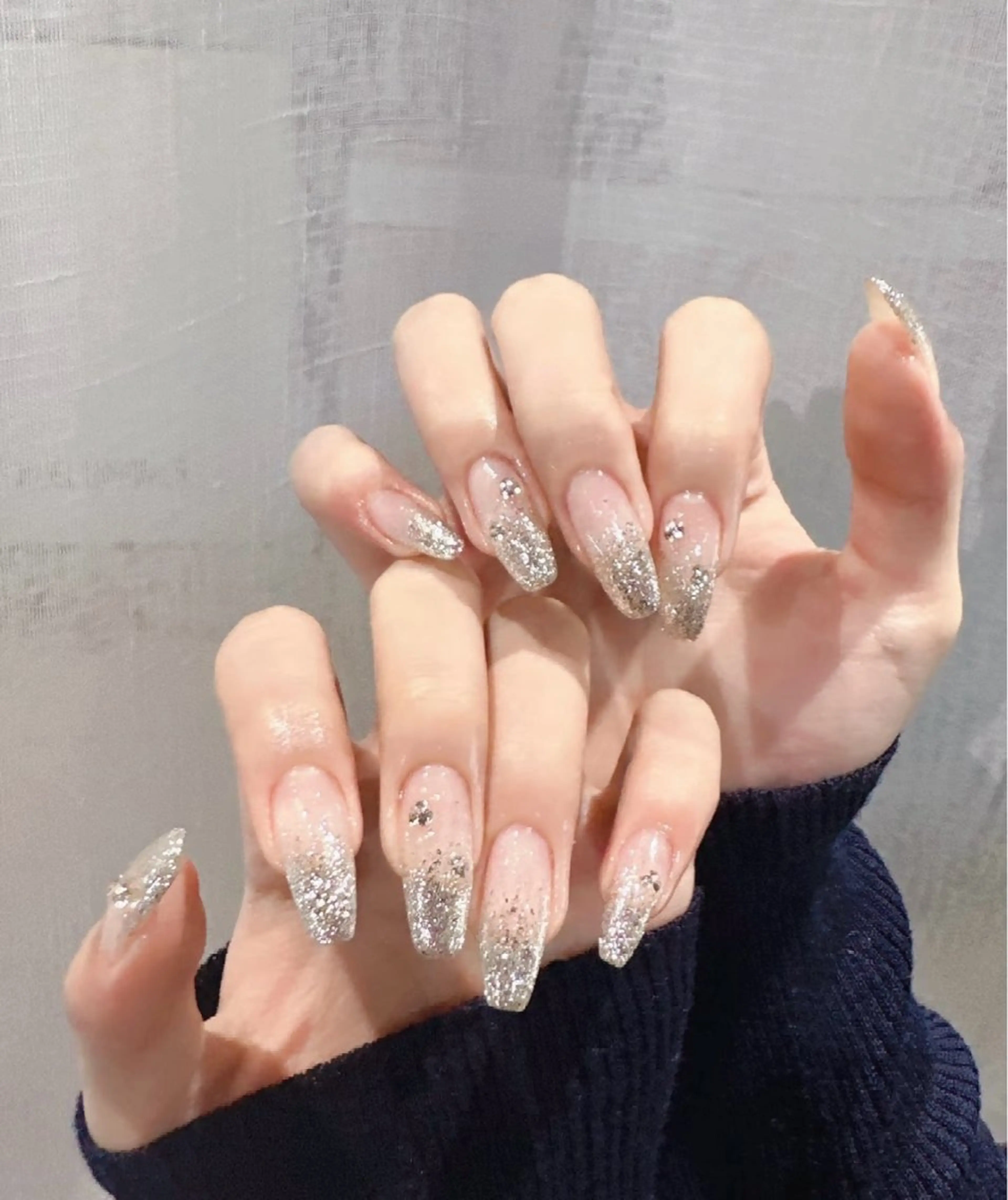 🎀ラメグラ(パーツ2個付き)【ジェルオフ無料ケア込み】の写真