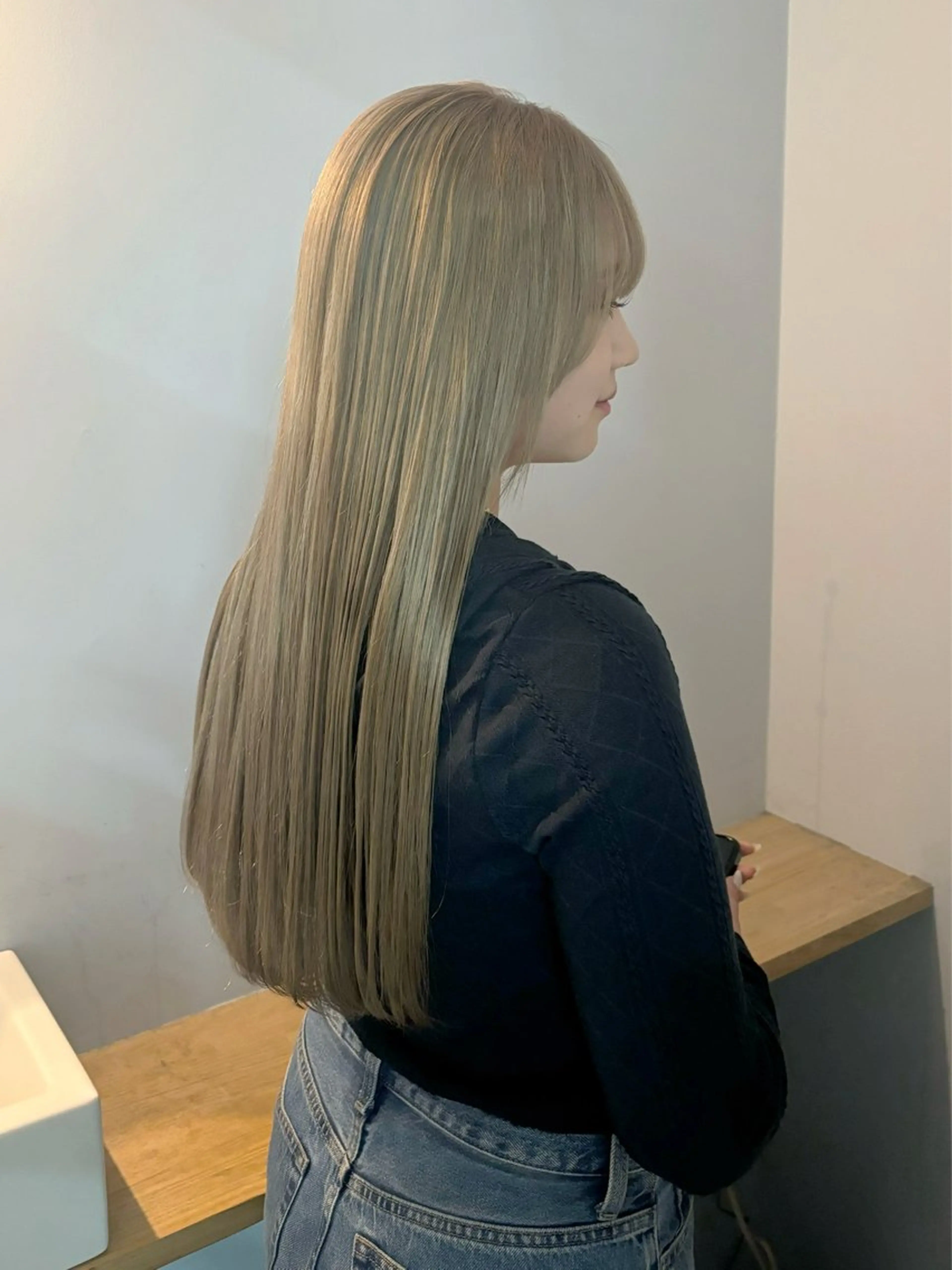 ケアブリーチ＋カラー＋𝗔𝘂𝗷𝘂𝗮集中ケアトリートメント💎💫の写真