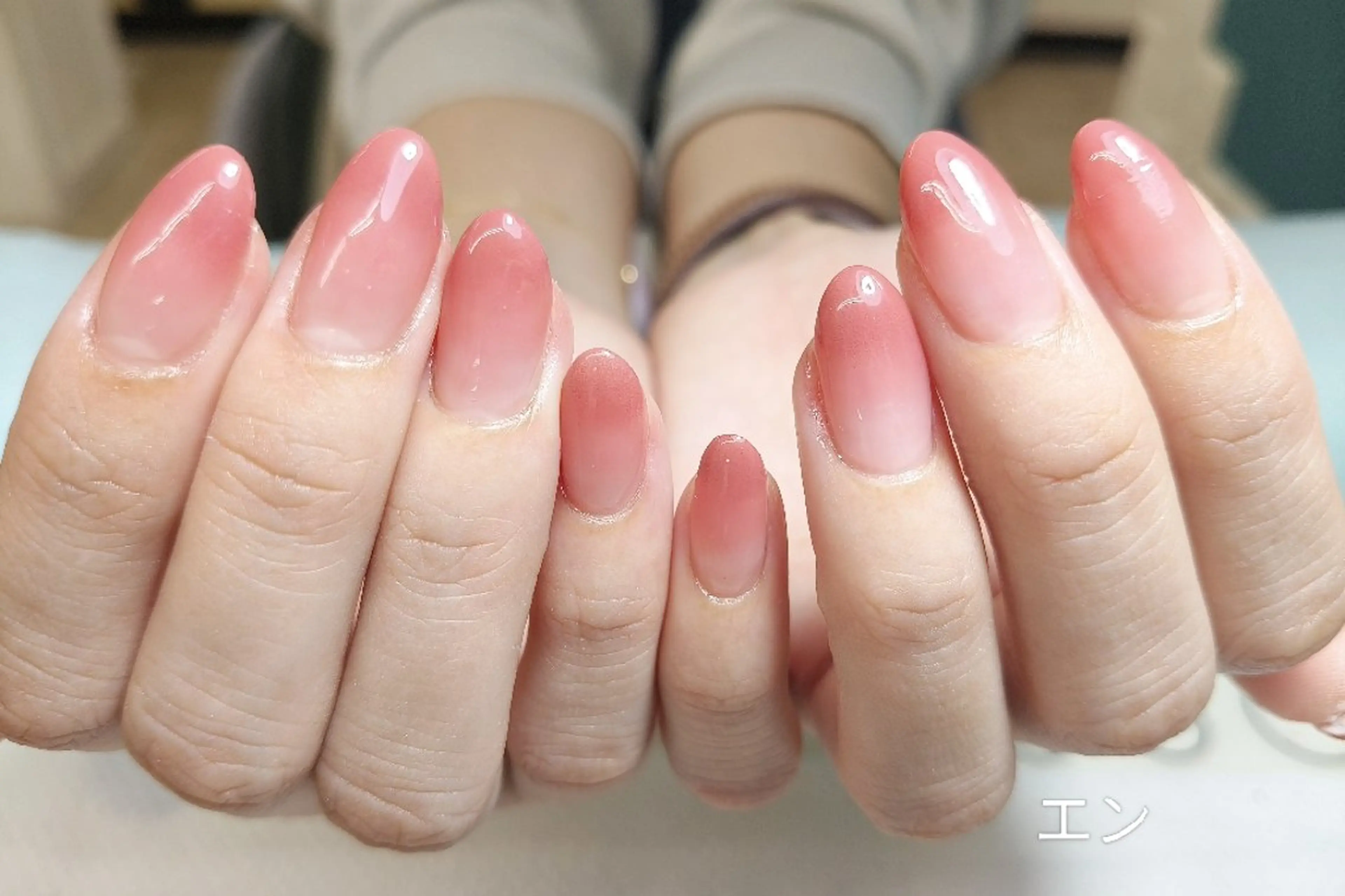 ネイル グラデーション ピンク エ ンのネイルデザイン