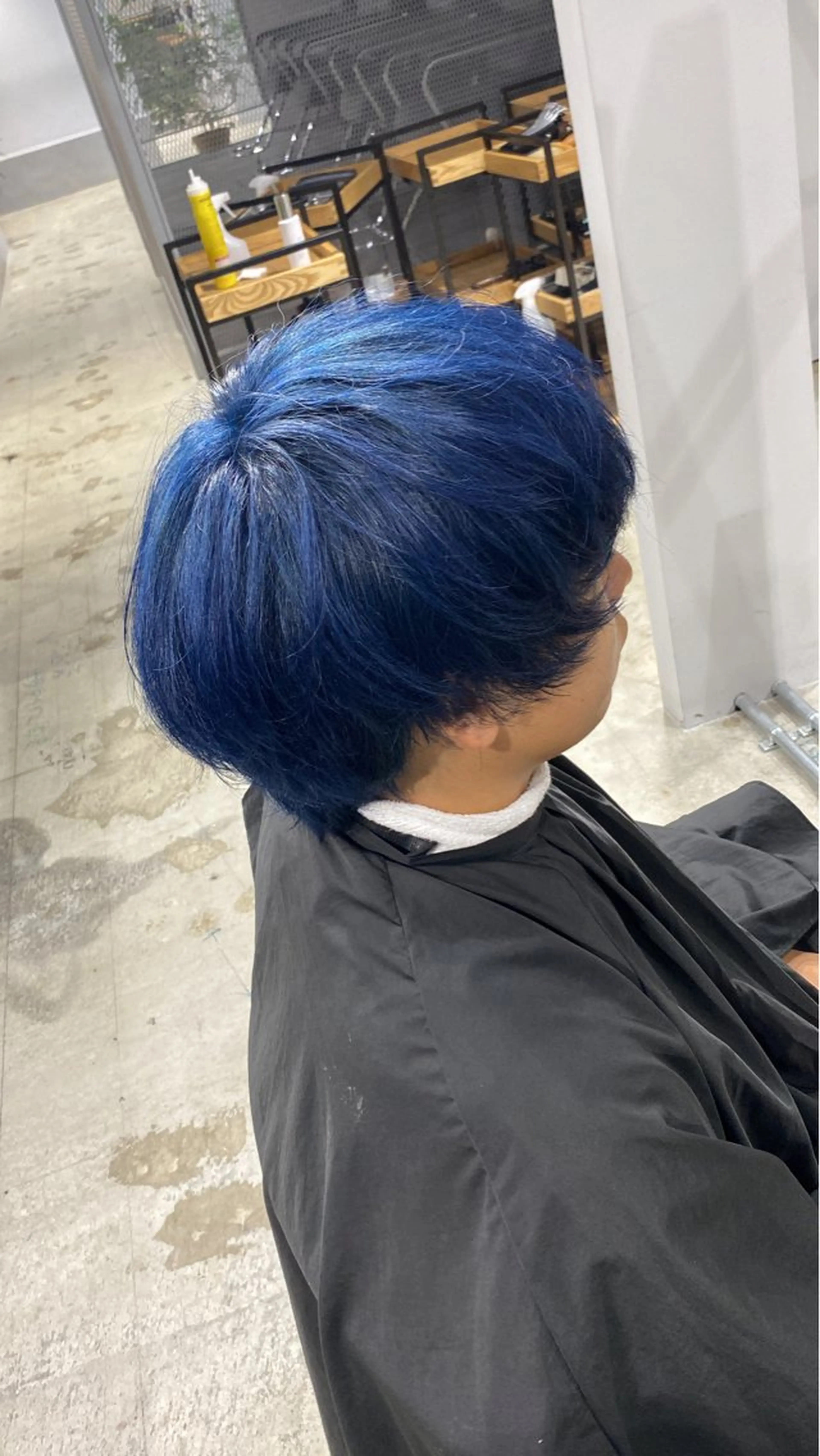 ショート カラー ブリーチ ブルーカラー 村田 健のヘアスタイル