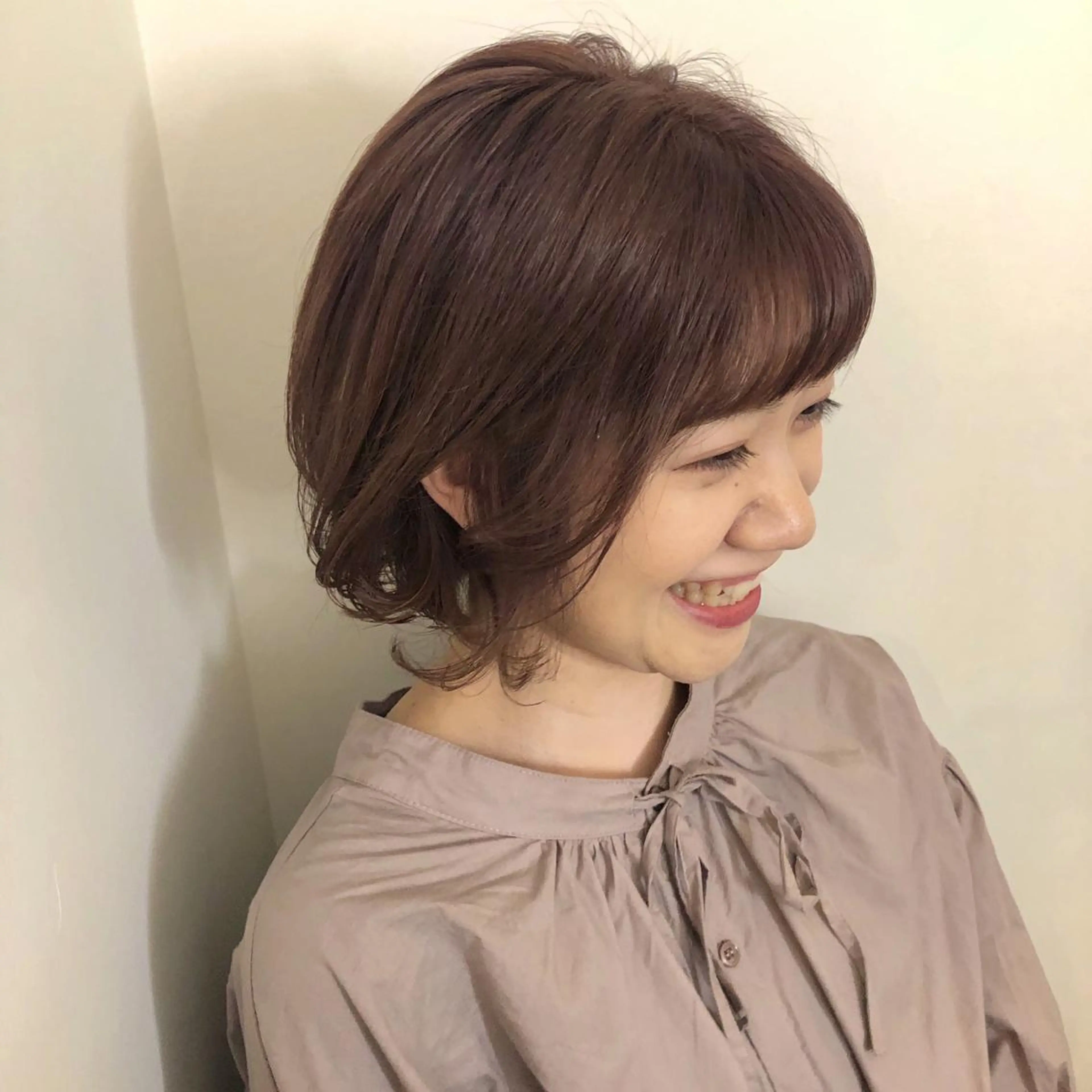 ショート カラー ブラウンカラー ピンクカラー ピンクブラウン レイヤー/お顔まわり 暖色カラー🍑Amiのヘアスタイル