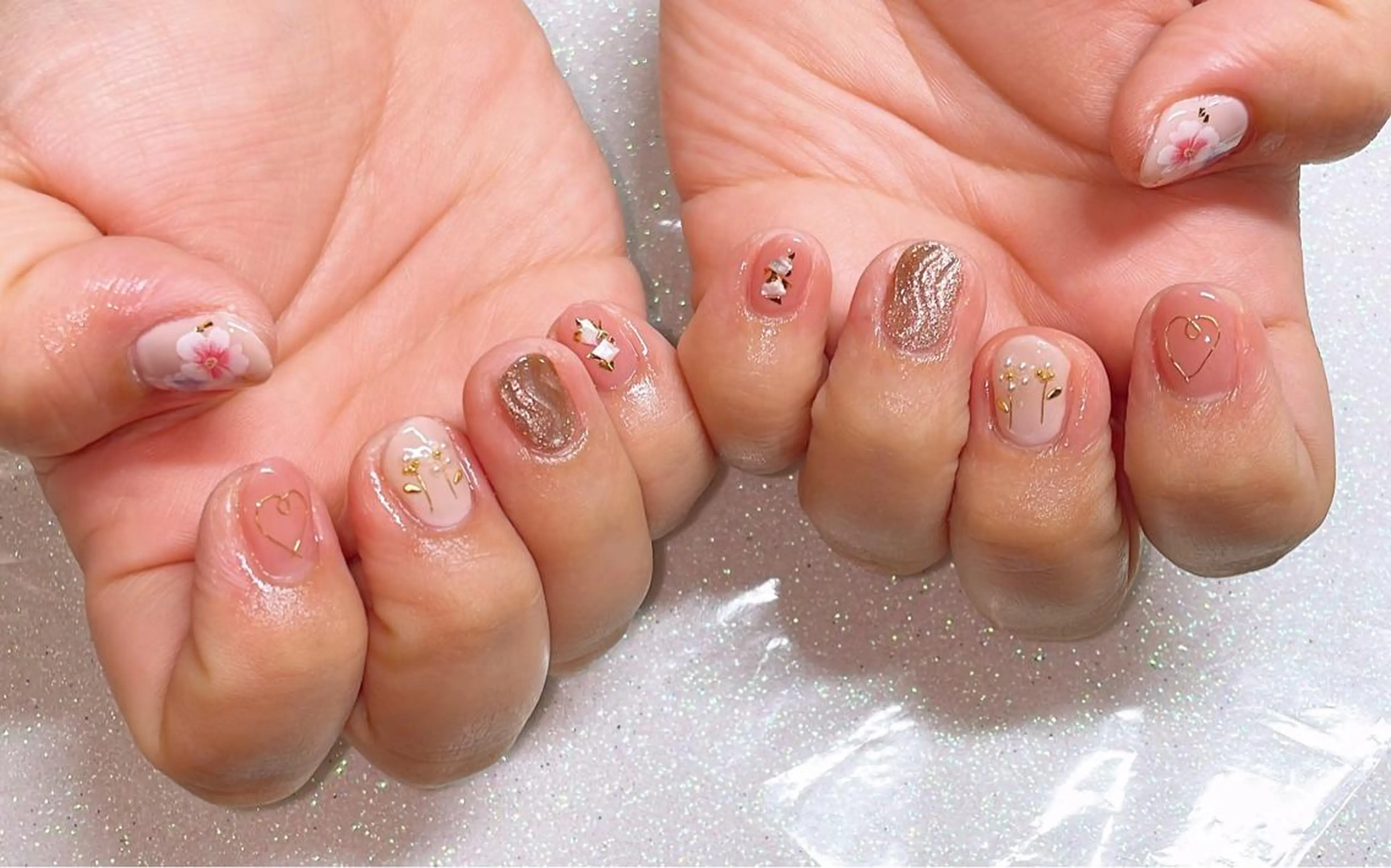 ネイル ハンドネイル VIERU 🌈🎀💖のネイルデザイン