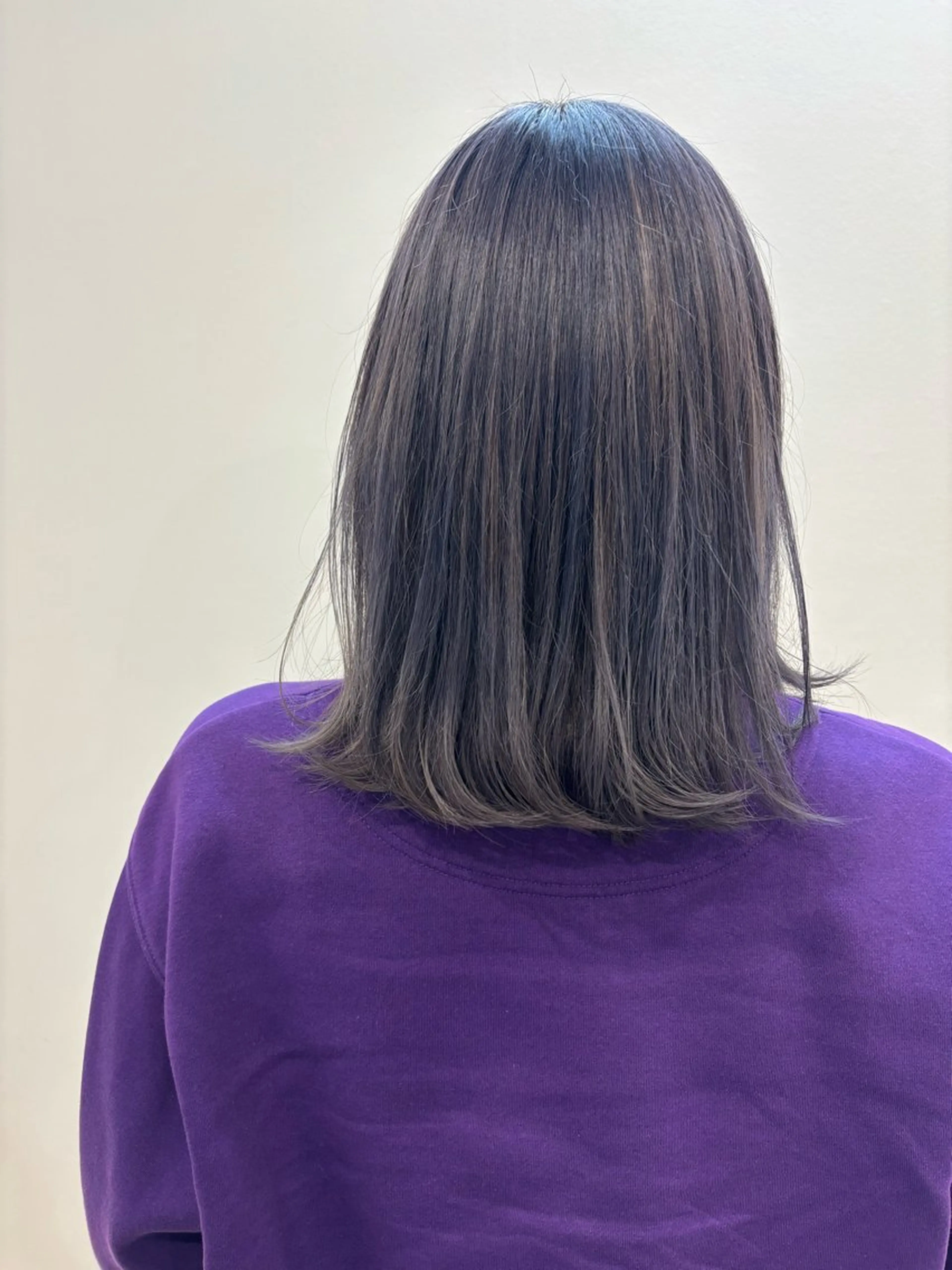 ミディアム カラー ブリーチ ブルーカラー ダブルカラー グレージュ パープルカラー ヘアカラー ネモト ユイ / fit standのヘアスタイル