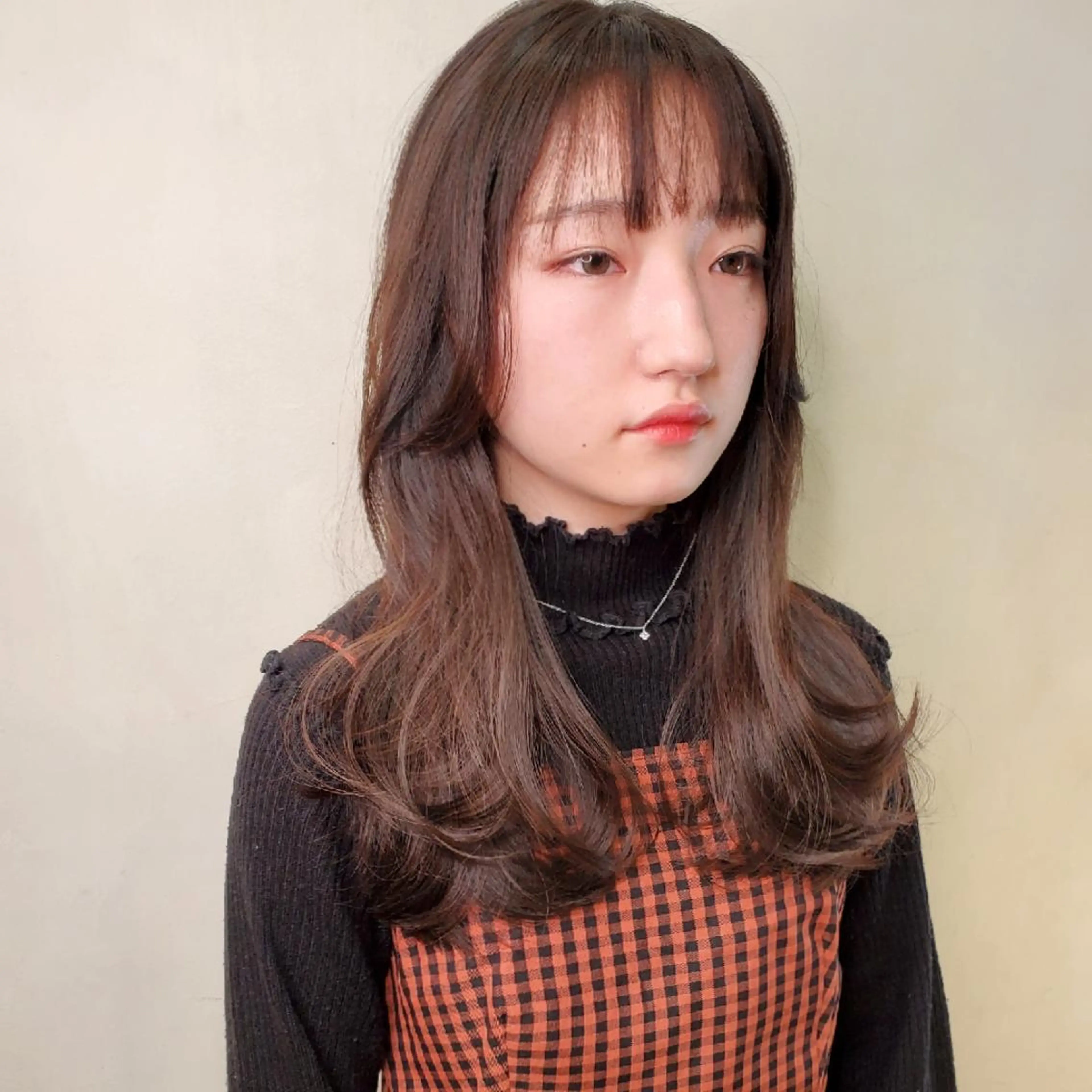 セミロング 顔周りカット レイヤーカット おくれ毛 韓国レイヤー　 suzuのヘアスタイル