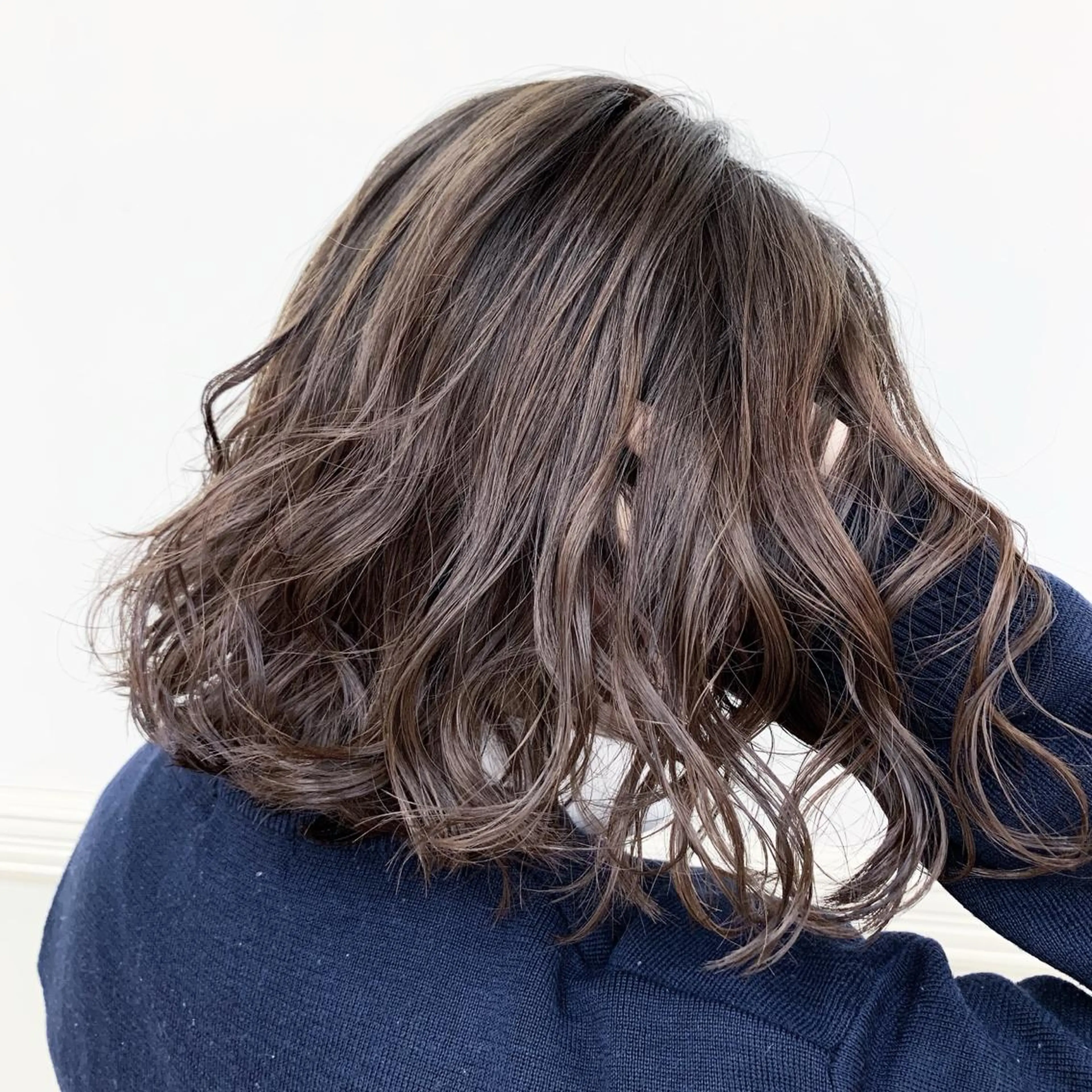 ミディアム カラー ブリーチ グレージュ ヘアカラー N° jillva ♦️川端裕司♦️のヘアスタイル