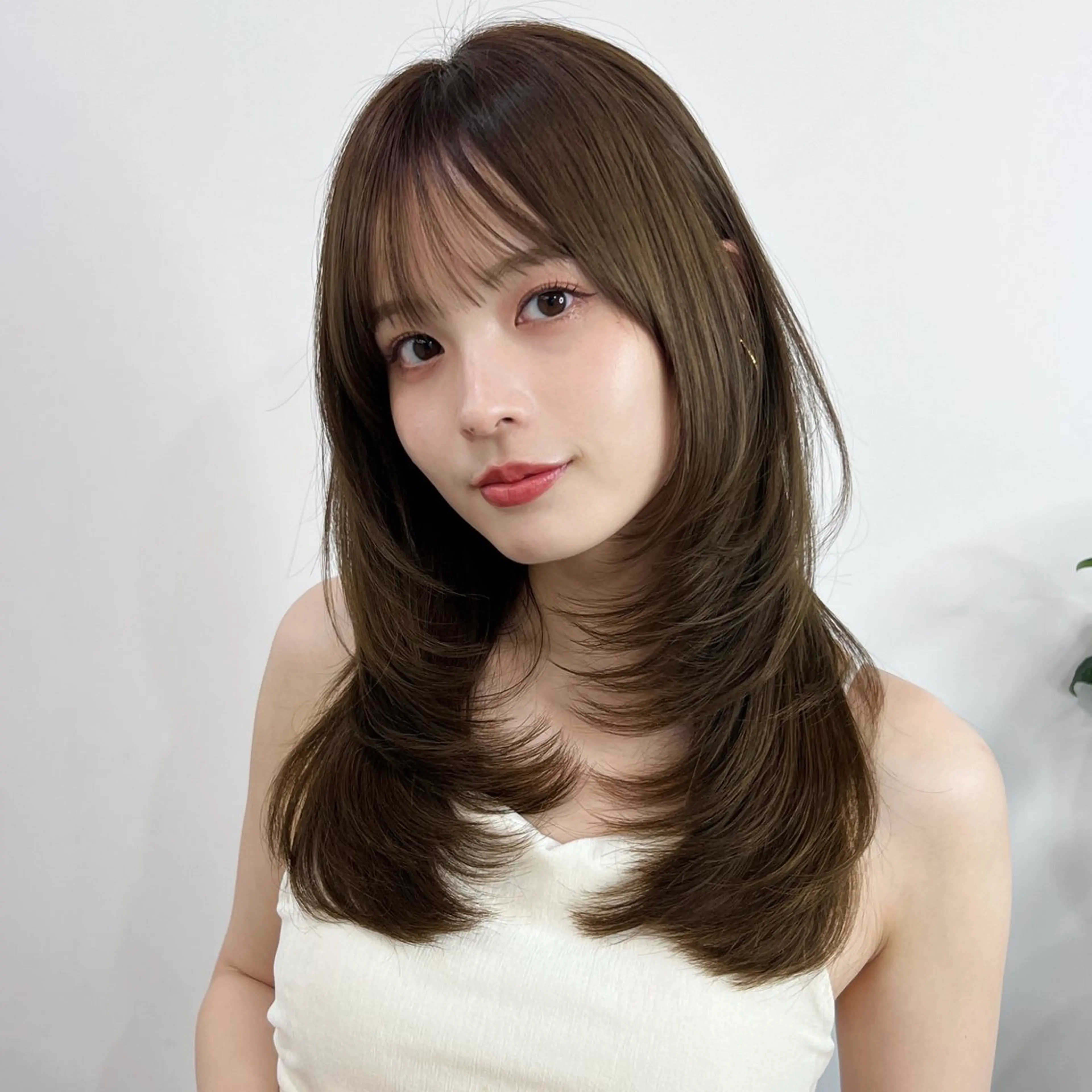 ロング カラー オリーブカラー レイヤーカット カット ヘアカラー トリートメント 武田涼レイヤーカット 髪質改善×縮毛矯正のヘアスタイル