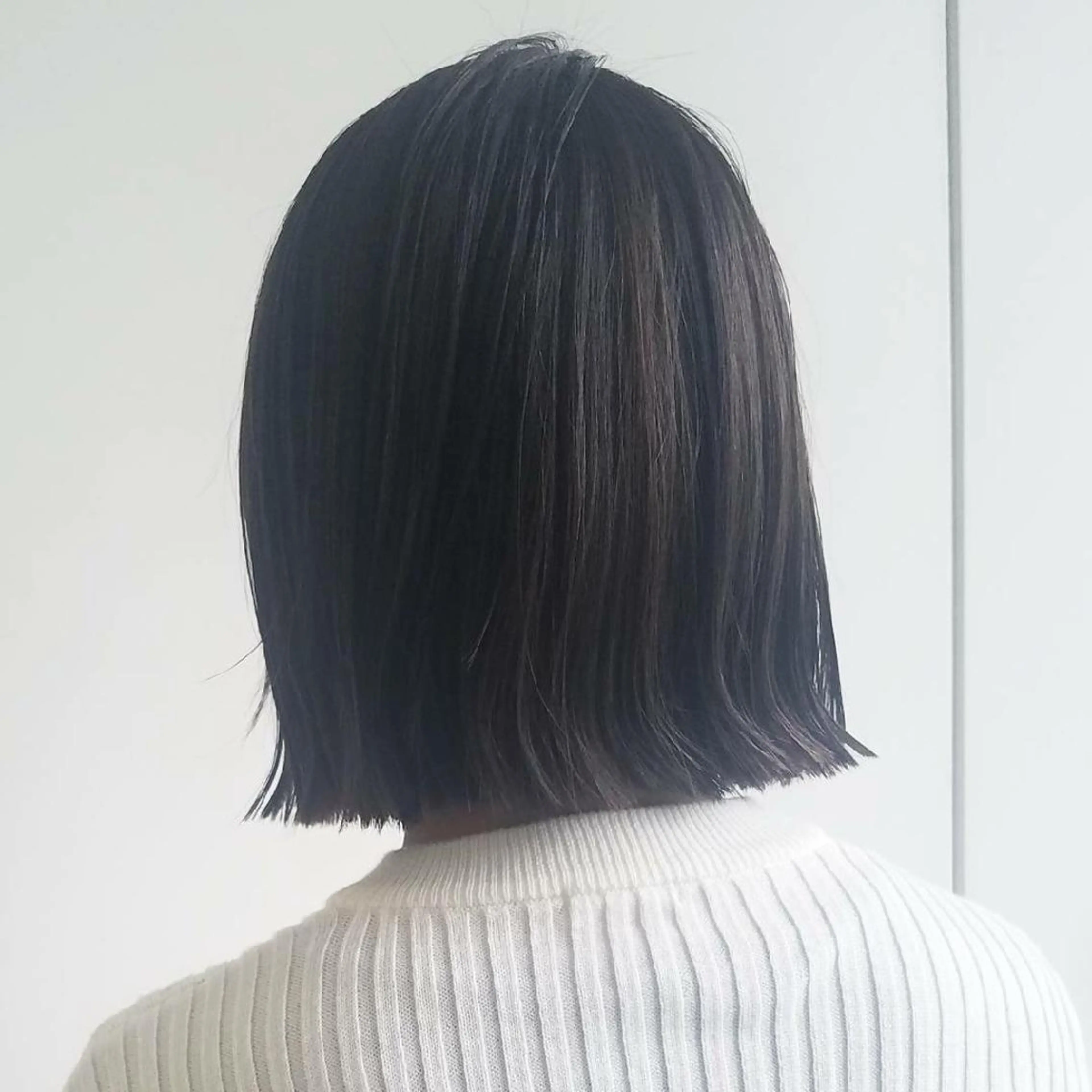 ショート カラー 切りっぱなしボブ ボブ iplus まつげ、眉毛、耳つぼのマツエク・マツパデザイン