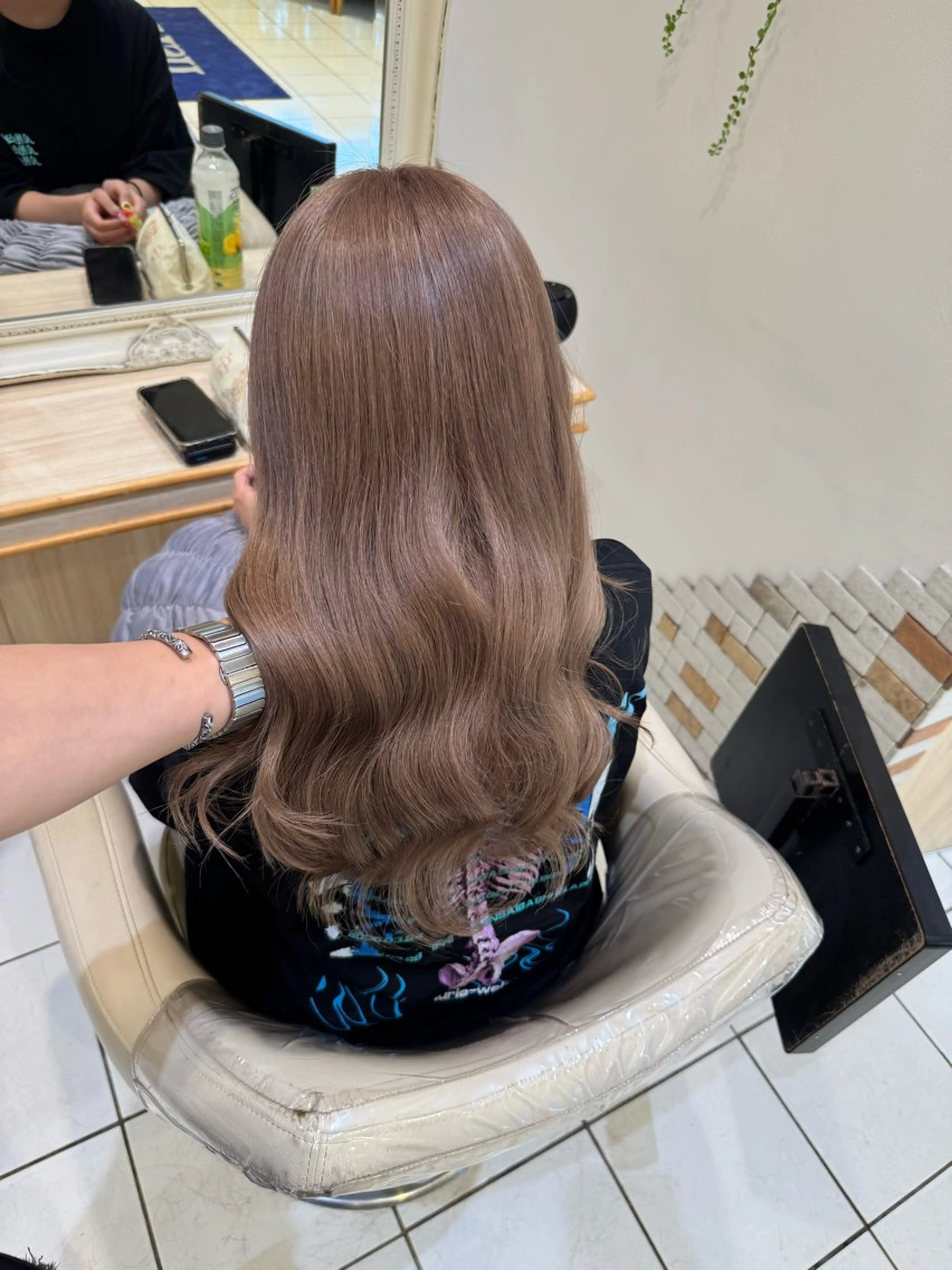 ロング カット ヘアカラー トリートメント ハイトーンカラー 髪質改善カラーノトのヘアスタイル