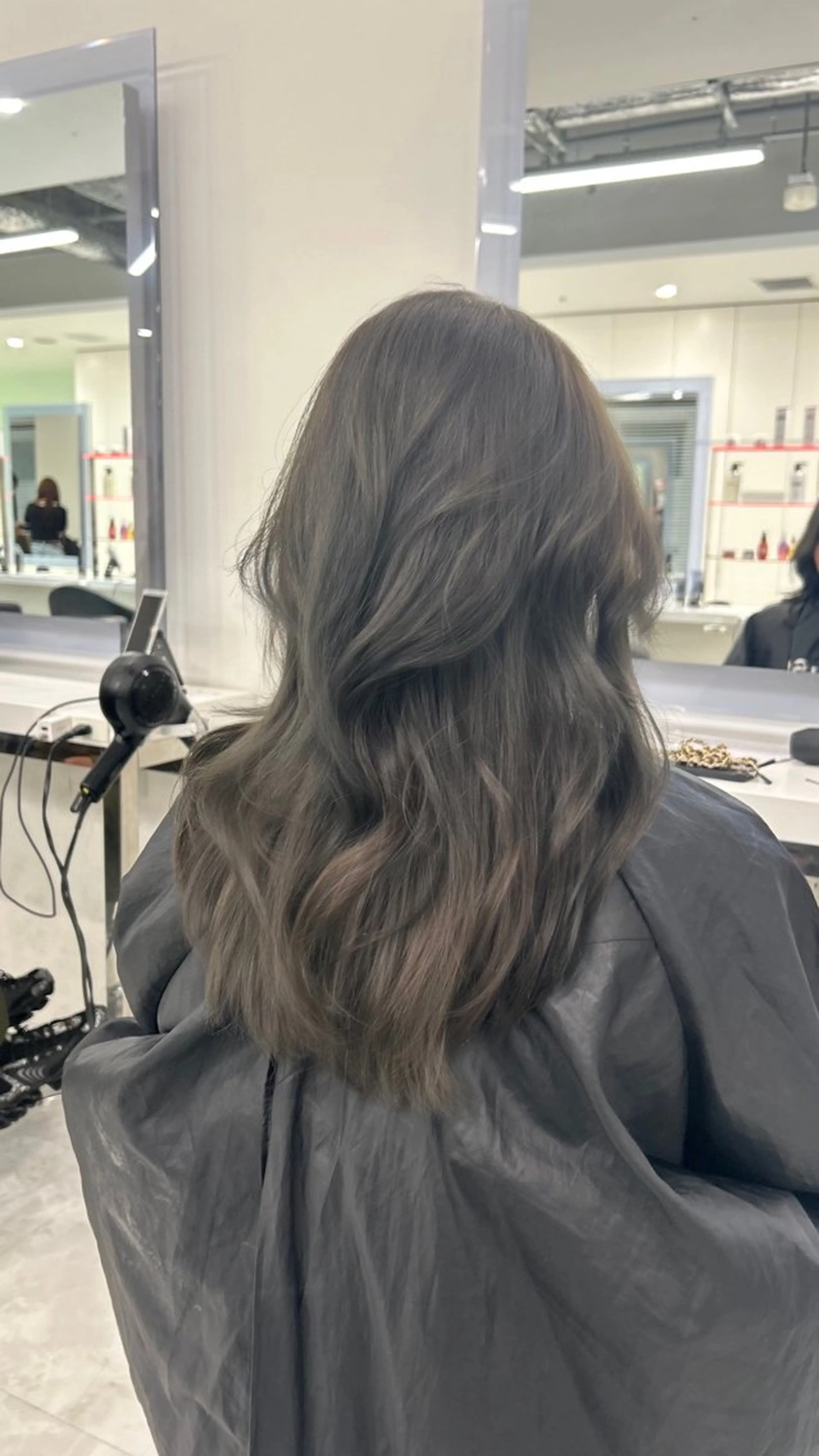 セミロング ヘアカラー トリートメント ♡くすみトレンド ♡Rikutoのヘアスタイル