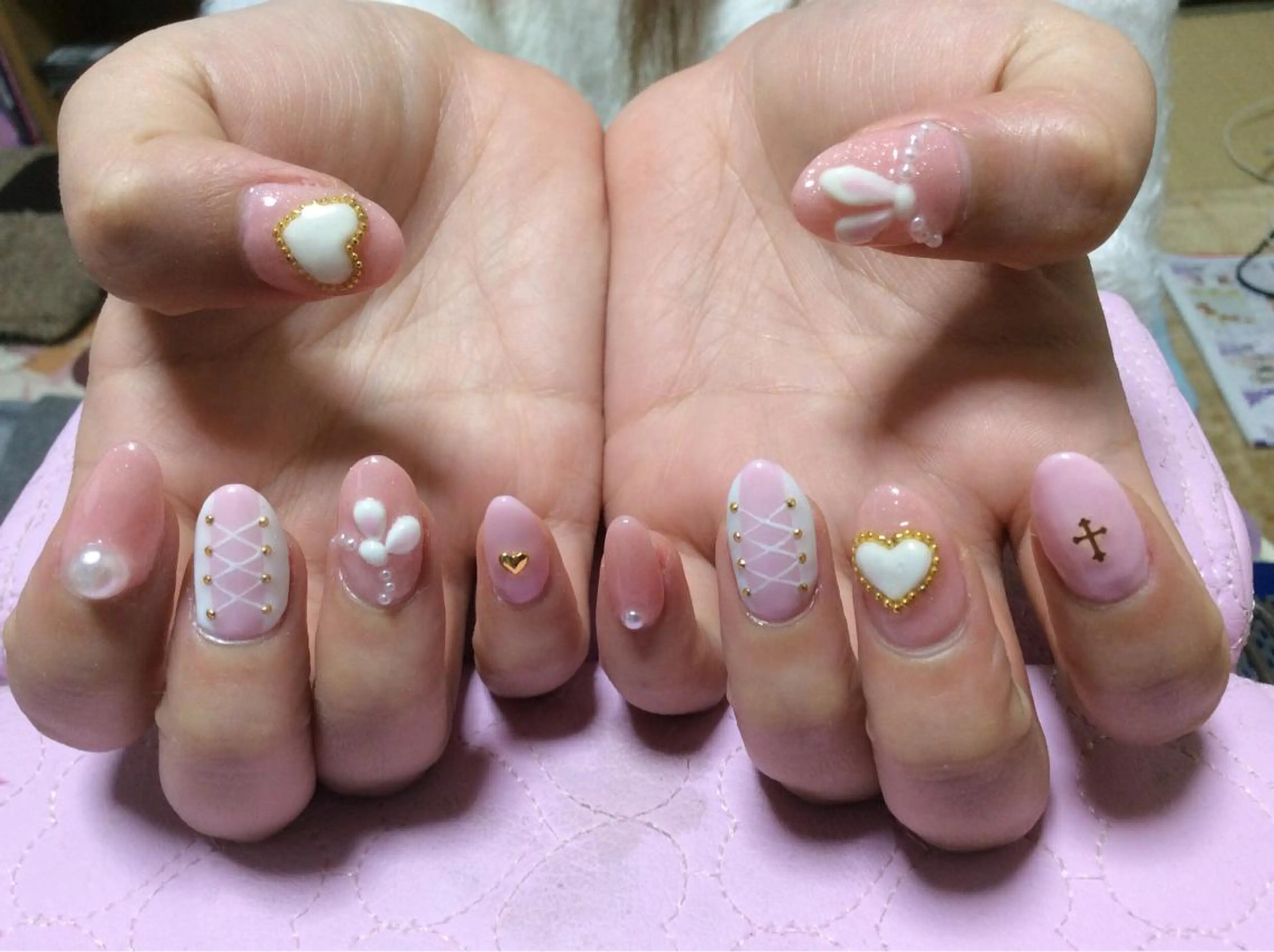 ネイル フラワー ムーンのネイルデザイン