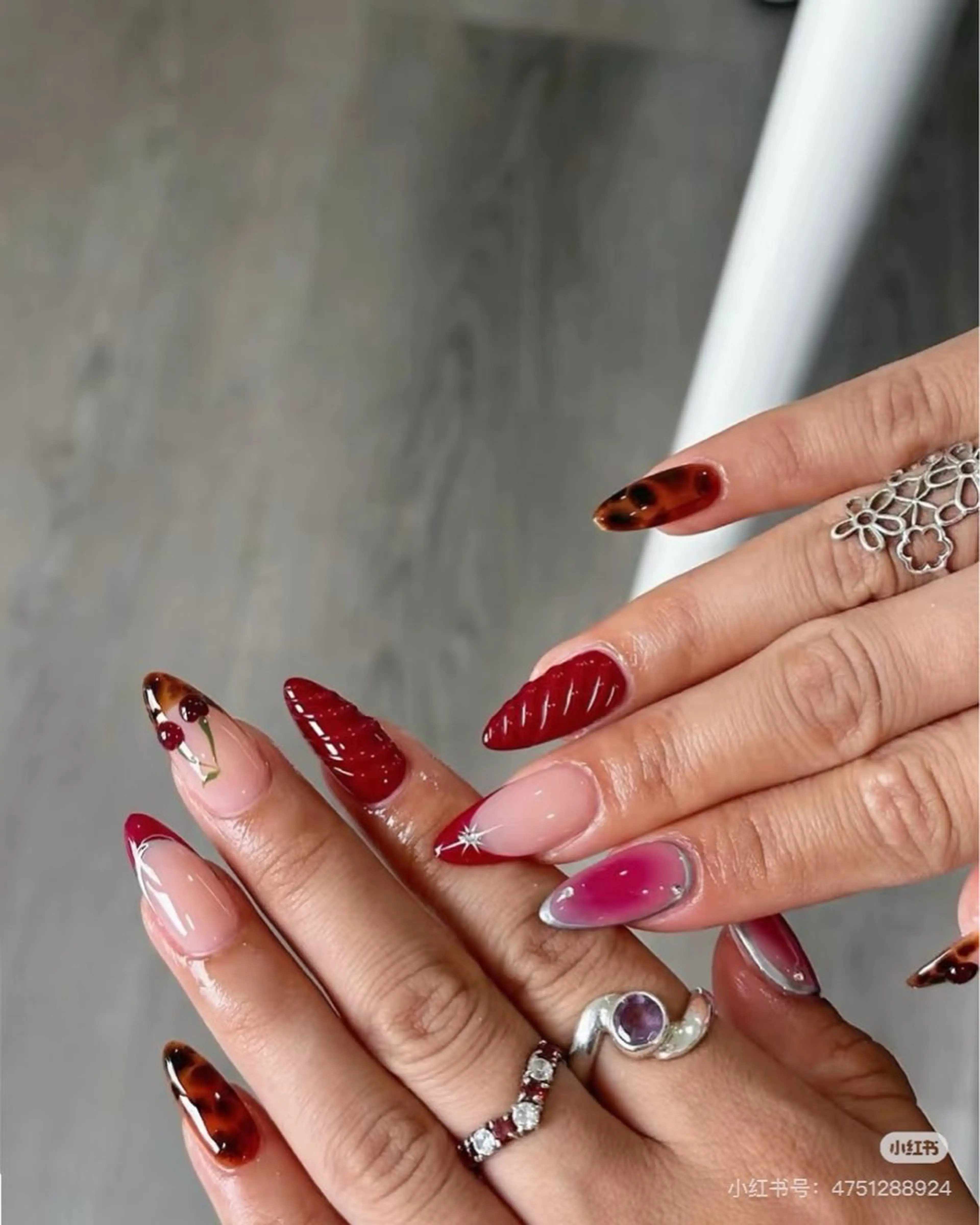 ネイル ハート 韓国ネイル ニュアンスネイル 夏ネイル ワンホンネイル ゆ いのネイルデザイン