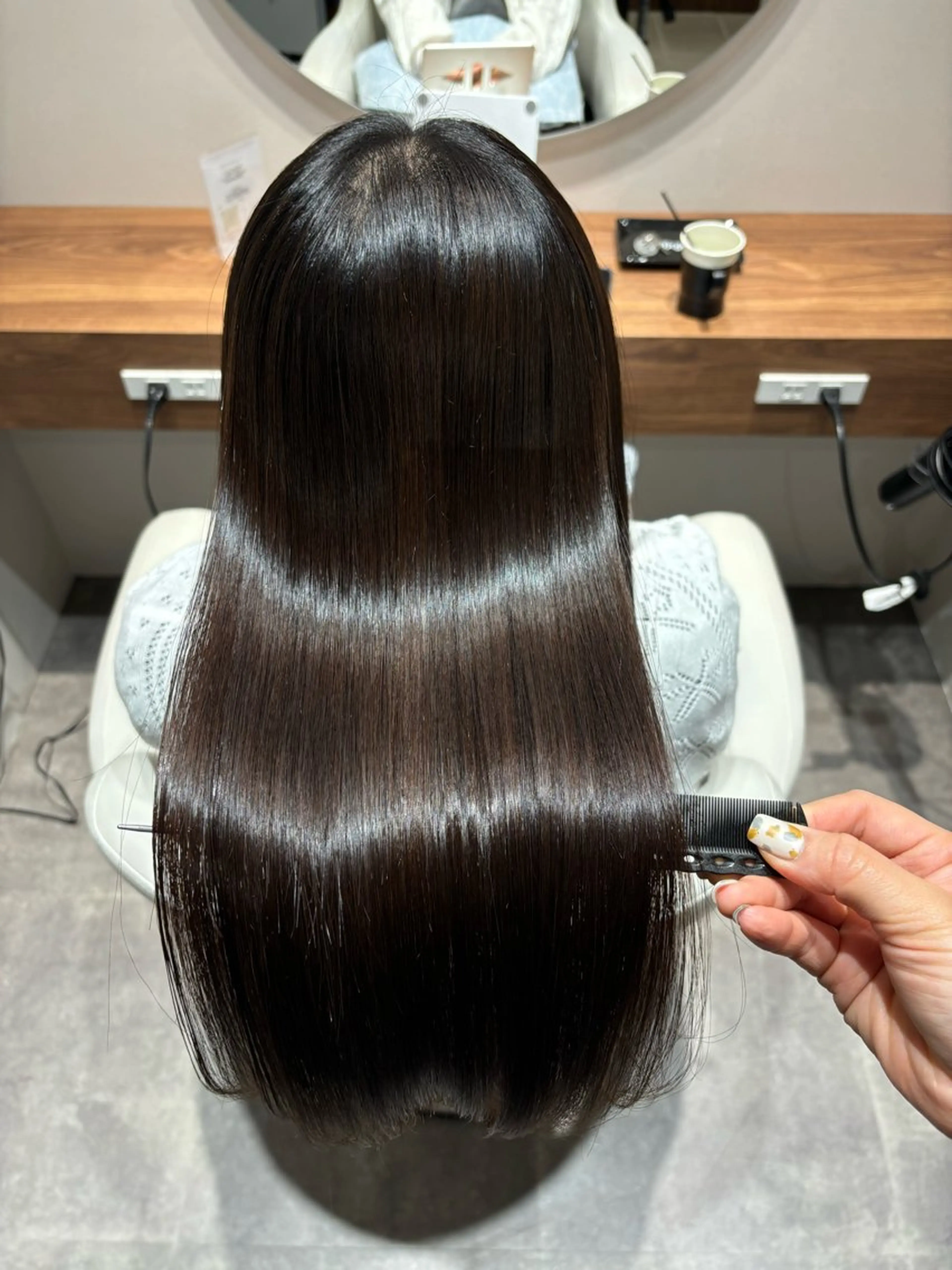 ロング カット 縮毛矯正 トリートメント 美髪ヘア 🤍erikaのヘアスタイル