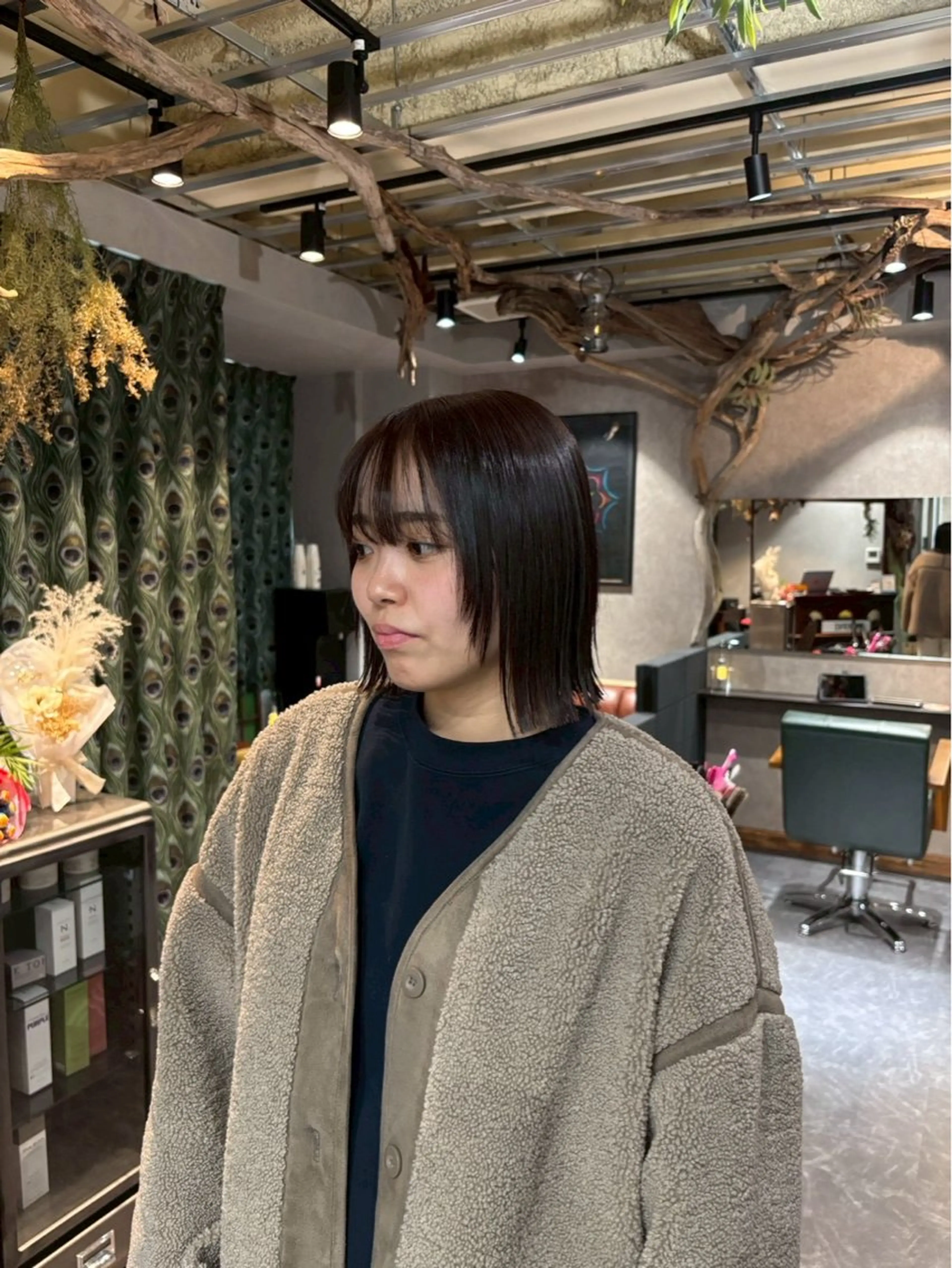 ミディアム 顔周りカット ハイライト 髪質改善 韓国風ヘア レイヤーカット カット 縮毛矯正 トリートメント ravens デザインカラーのヘアスタイル