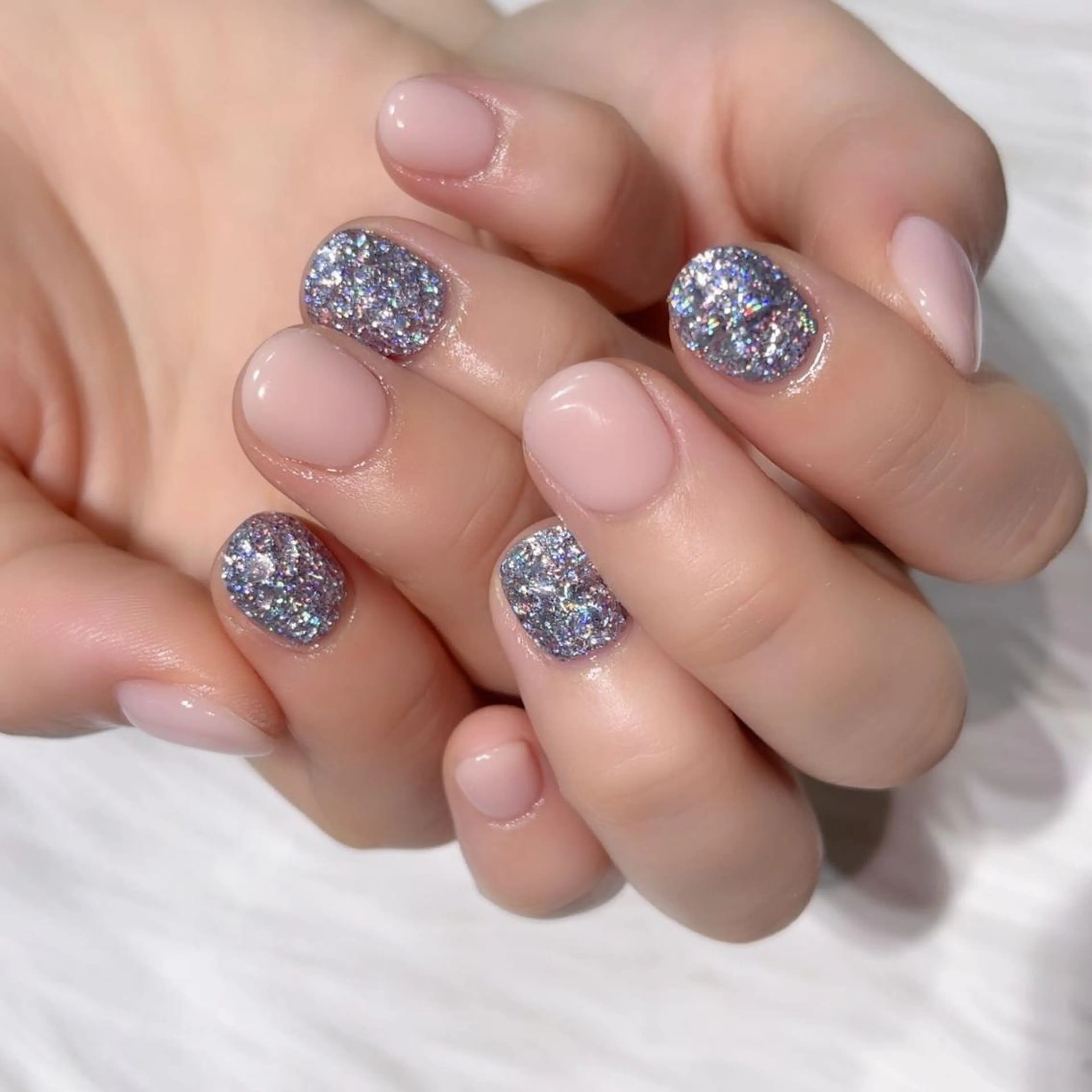 ネイル ホログラムネイル Queens テイのネイルデザイン