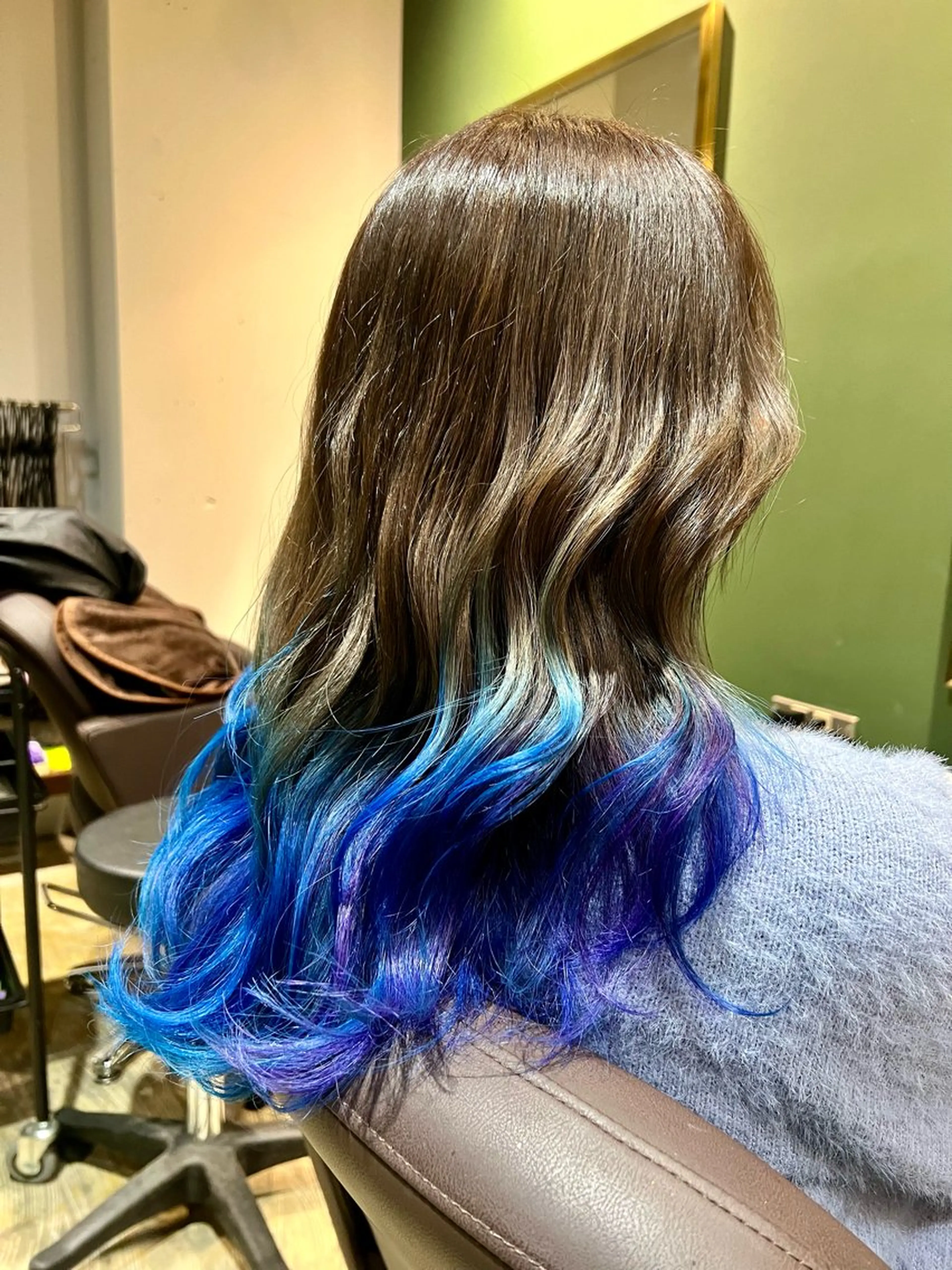 セミロング カラー ブリーチ ブルーカラー グラデーションカラー バイオレットカラー ヘアカラー トリートメント ヘッドスパ カラースペシャリスト しょう🧑🏼‍🎨のヘアスタイル