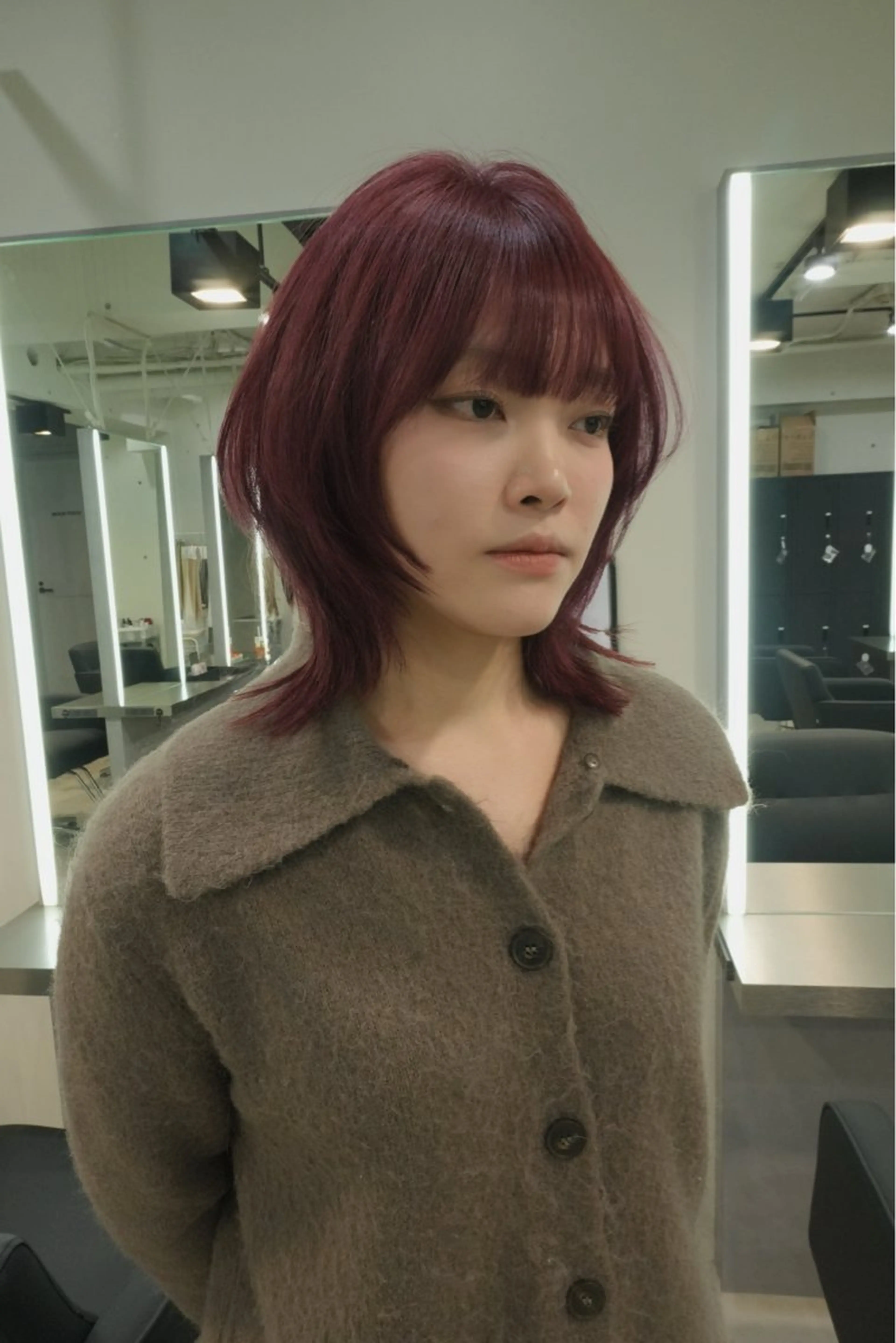 ミディアム レイヤーカット ウルフカット ウルフレイヤー カット ヘアカラー Airi 韓国y2k ボブパーマのヘアスタイル