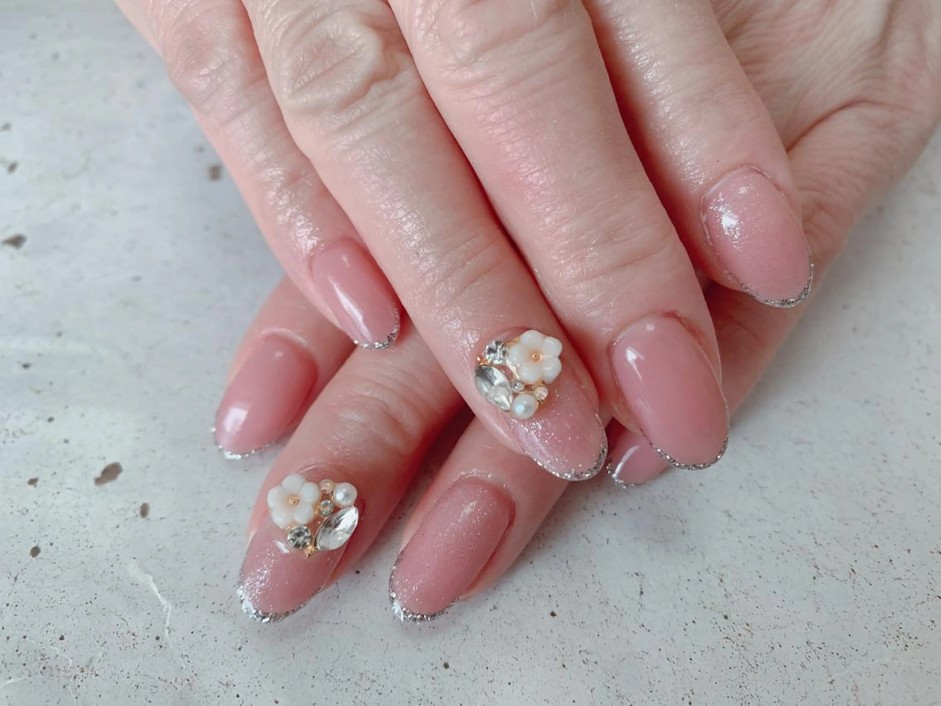 ネイル フラワーネイル ラメ(グリッター) ストーンネイル nico.nico.mark NAIL所属・小林 梓のエステ・リラクイメージ