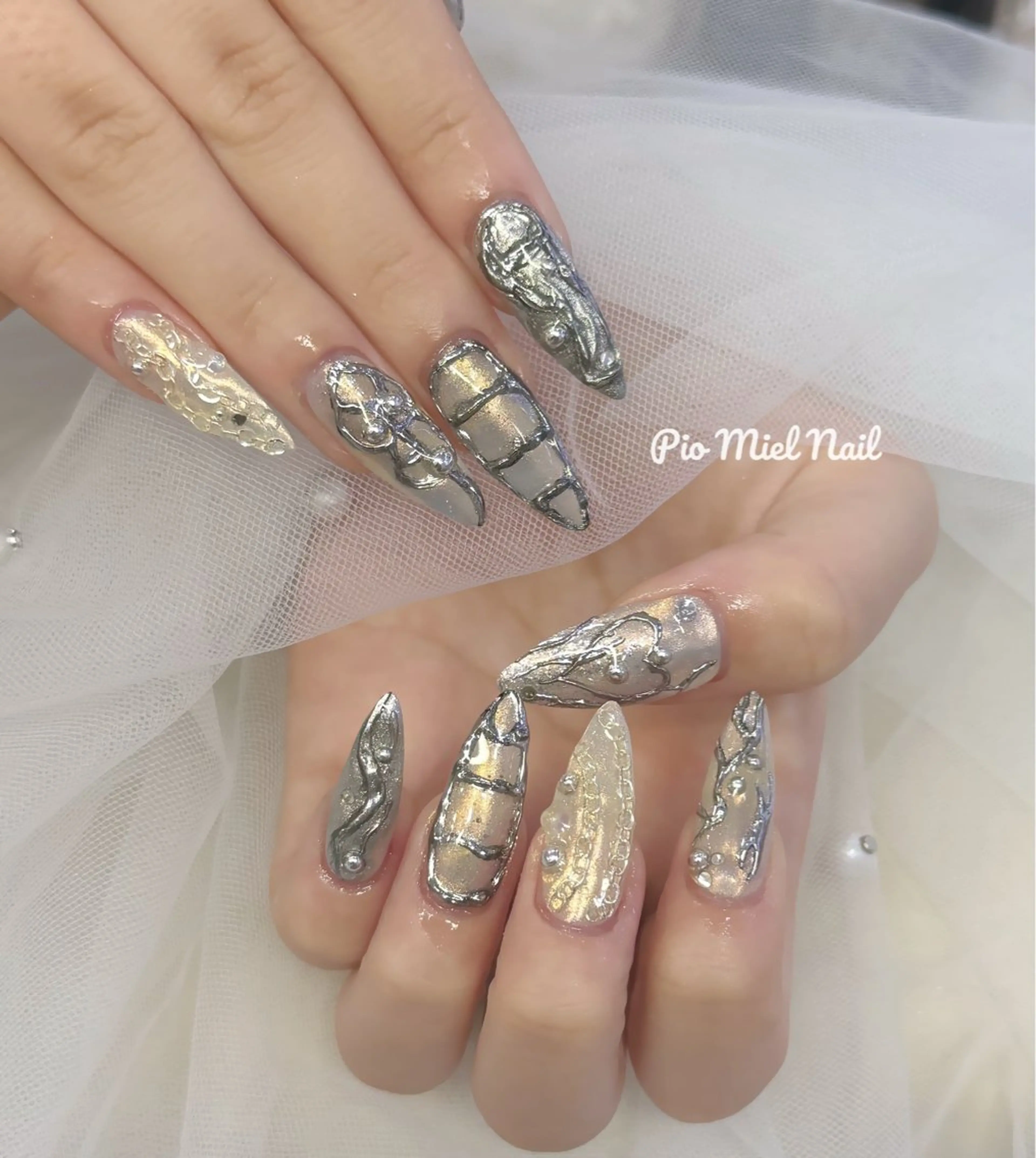 ロング ハンドネイル Pio Mielのネイルデザイン