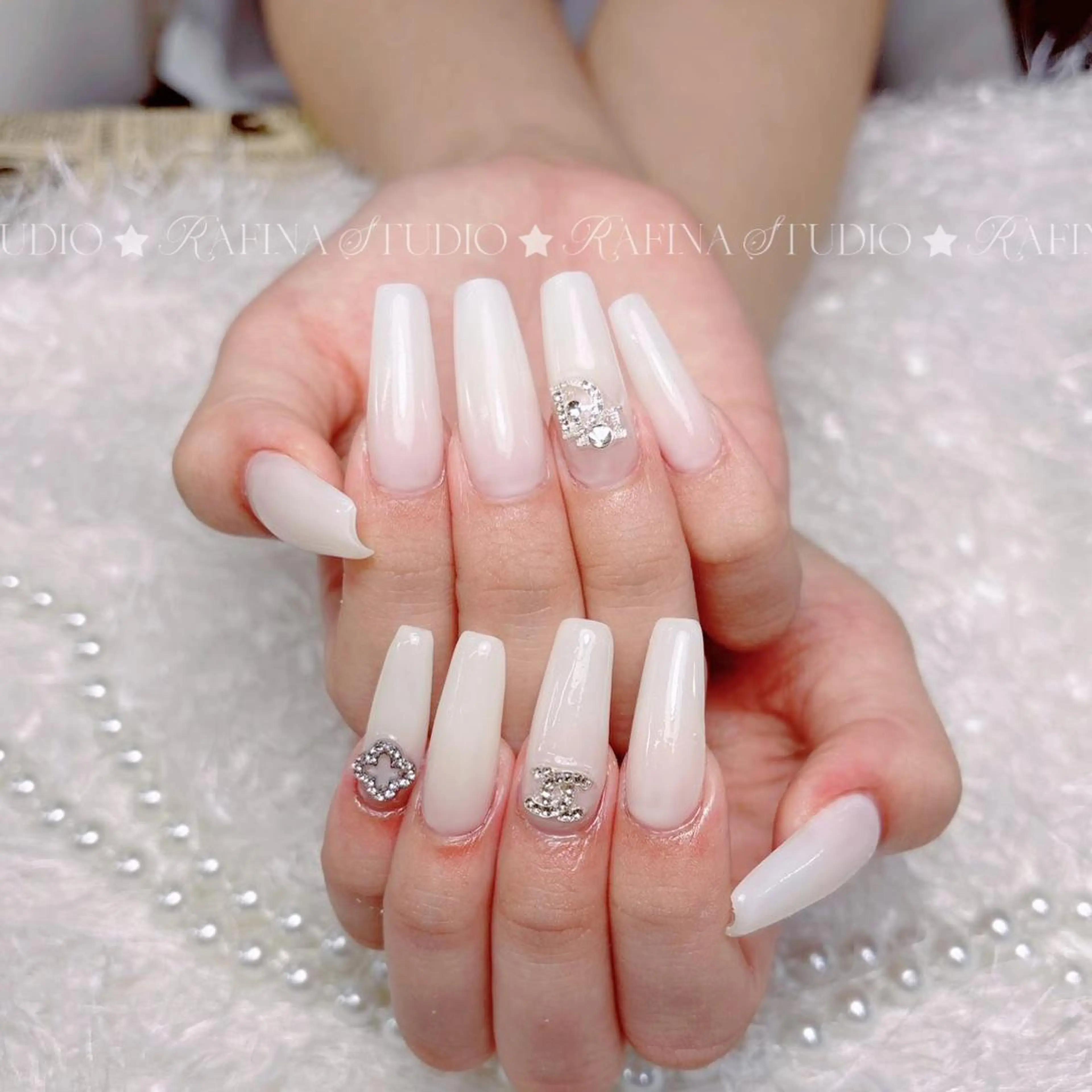 ネイル 玲央 YOYOのネイルデザイン