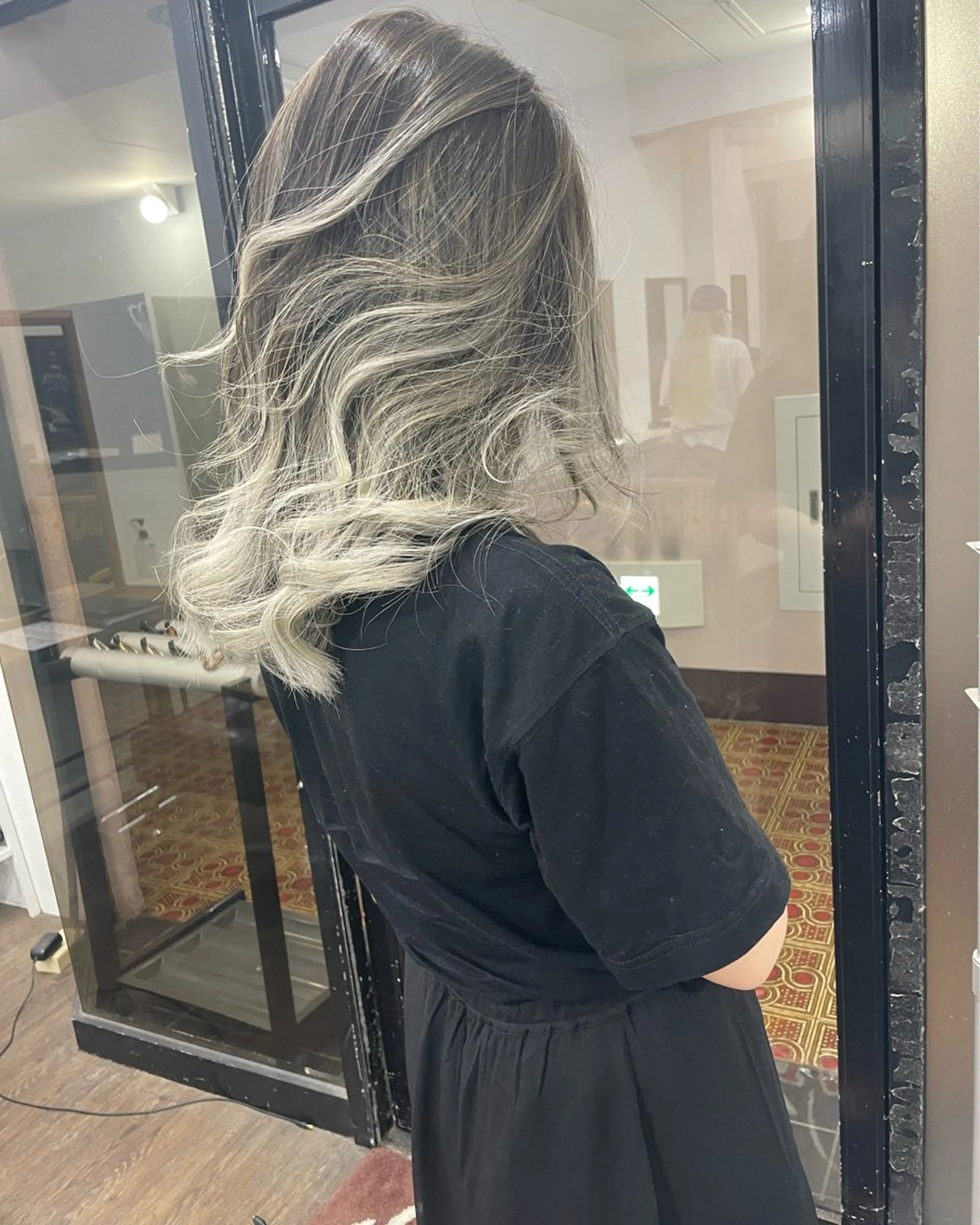 ミディアム カラー ヒカ/外国人風 デザインカラーのヘアスタイル