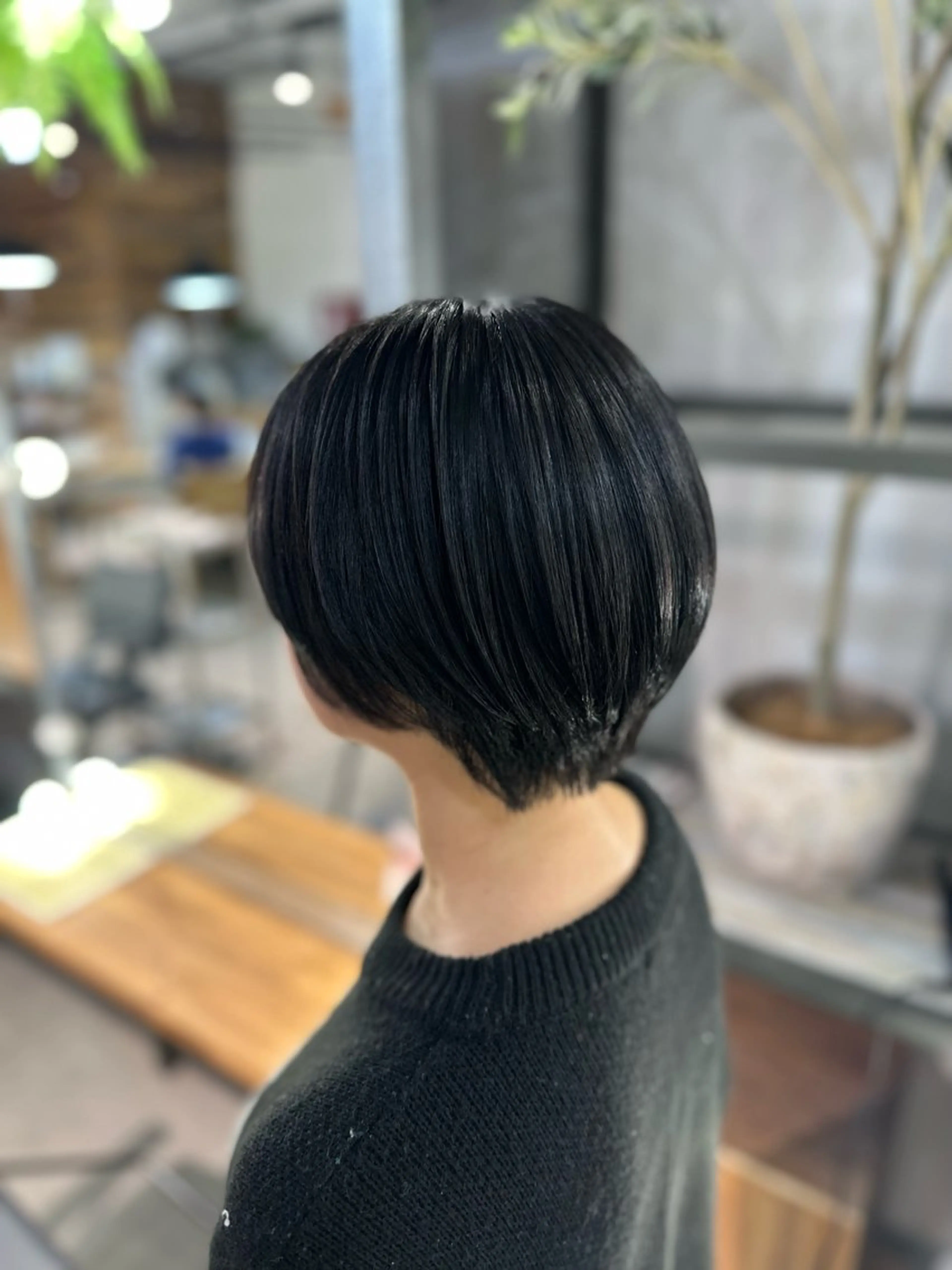 ショート カラー 黒髪 グレーブラック ショートヘア 溜 一太のヘアスタイル