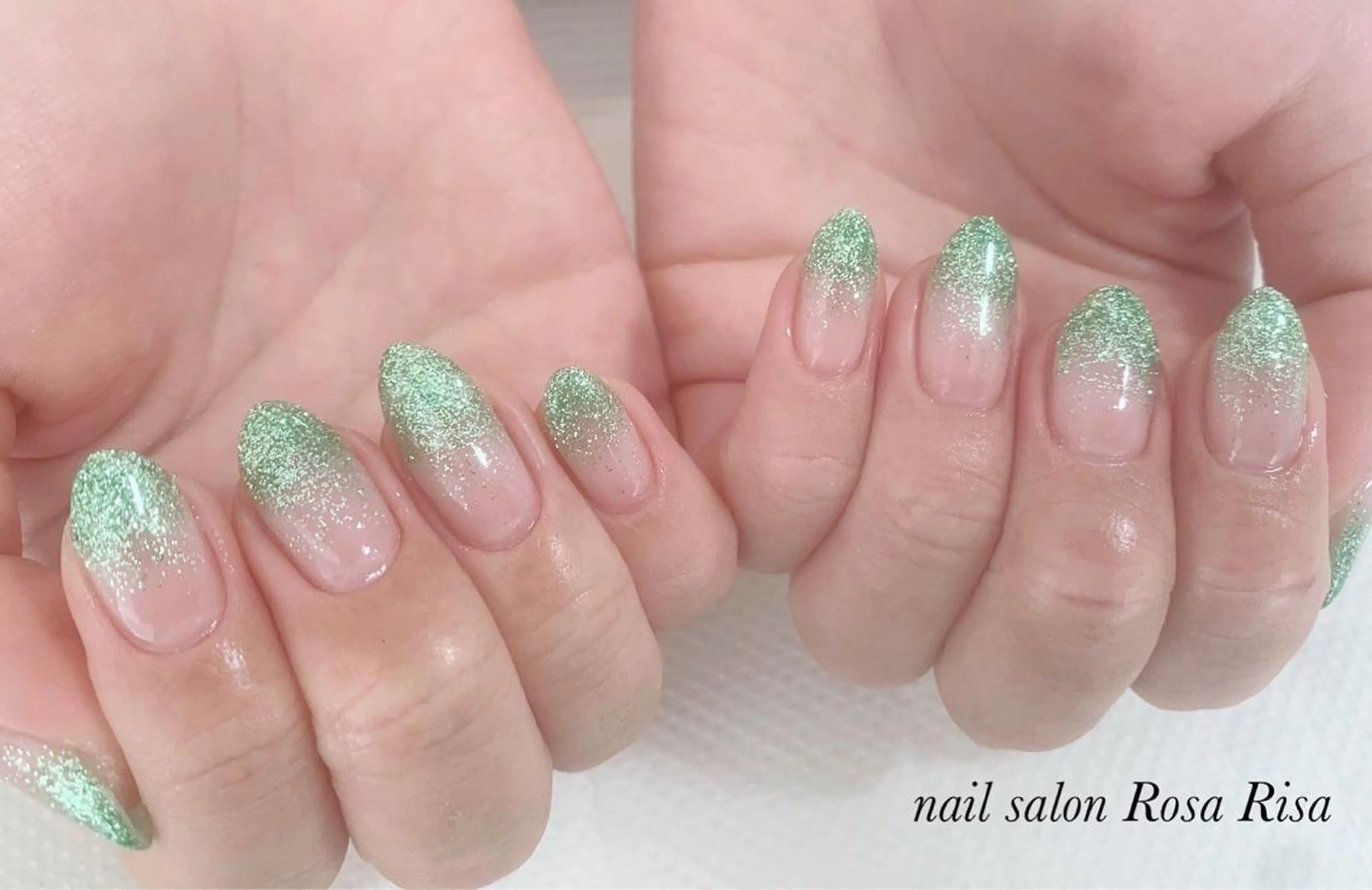 セミロング ネイル グリーン ハンドネイル ネイルスタジオ シェイクユアハンズのネイルデザイン