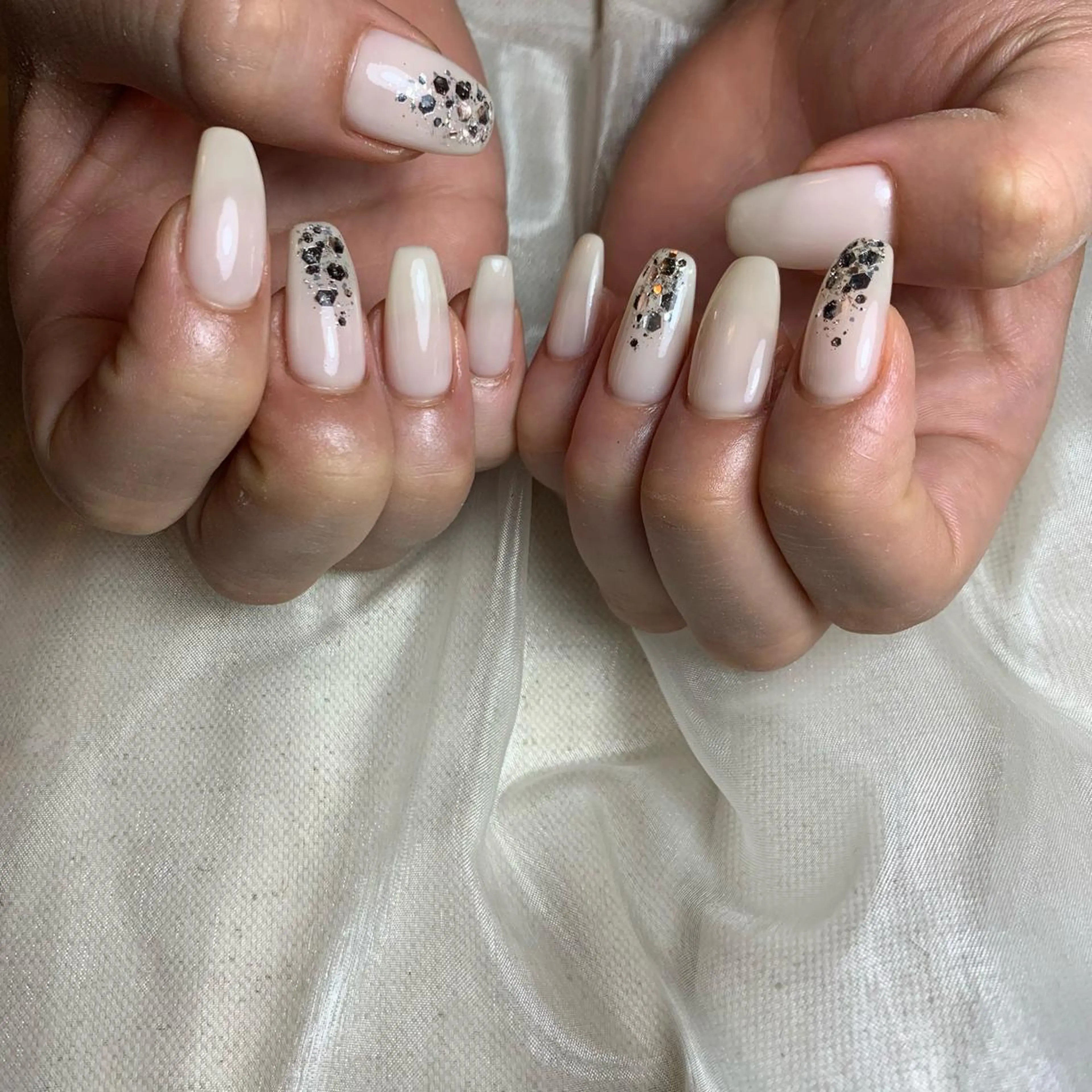 ネイル キラキラネイル ハンドネイル repos~ルポ~所属・里見 麗のネイルデザイン