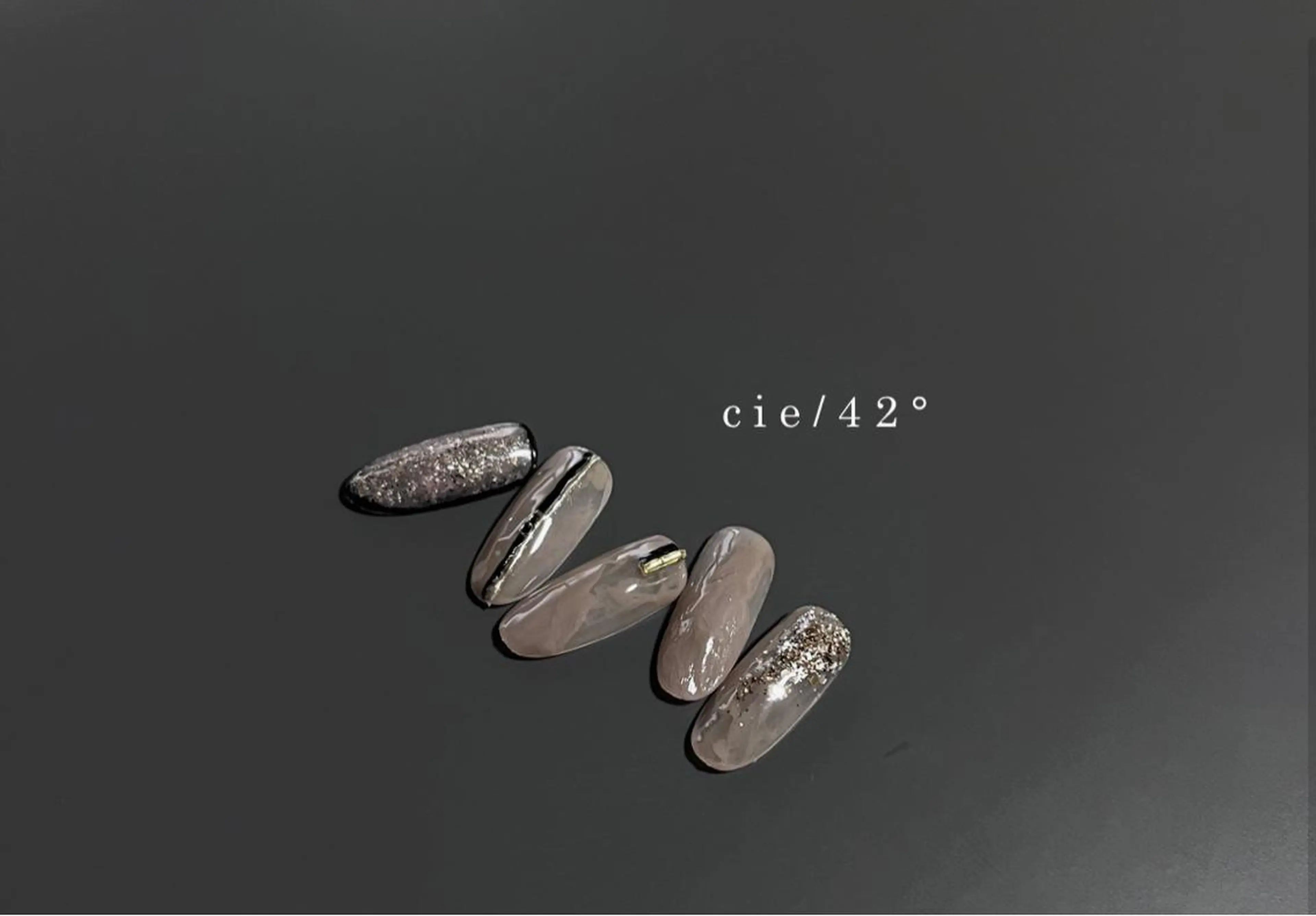 ネイル cie/42° NIJINAのネイルデザイン