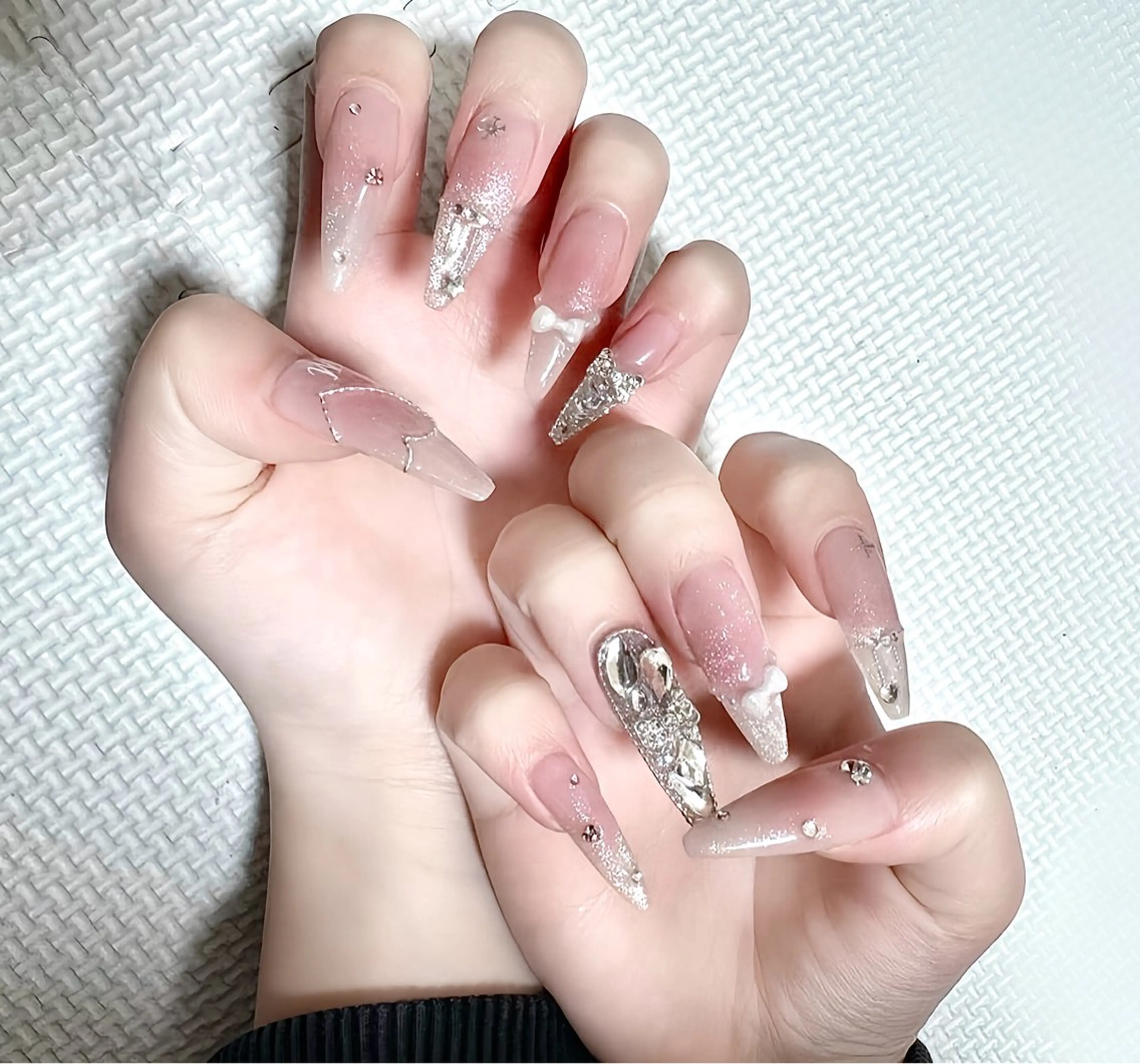 ネイル crystal ___nail所属・Au Thuc trinhのネイルデザイン