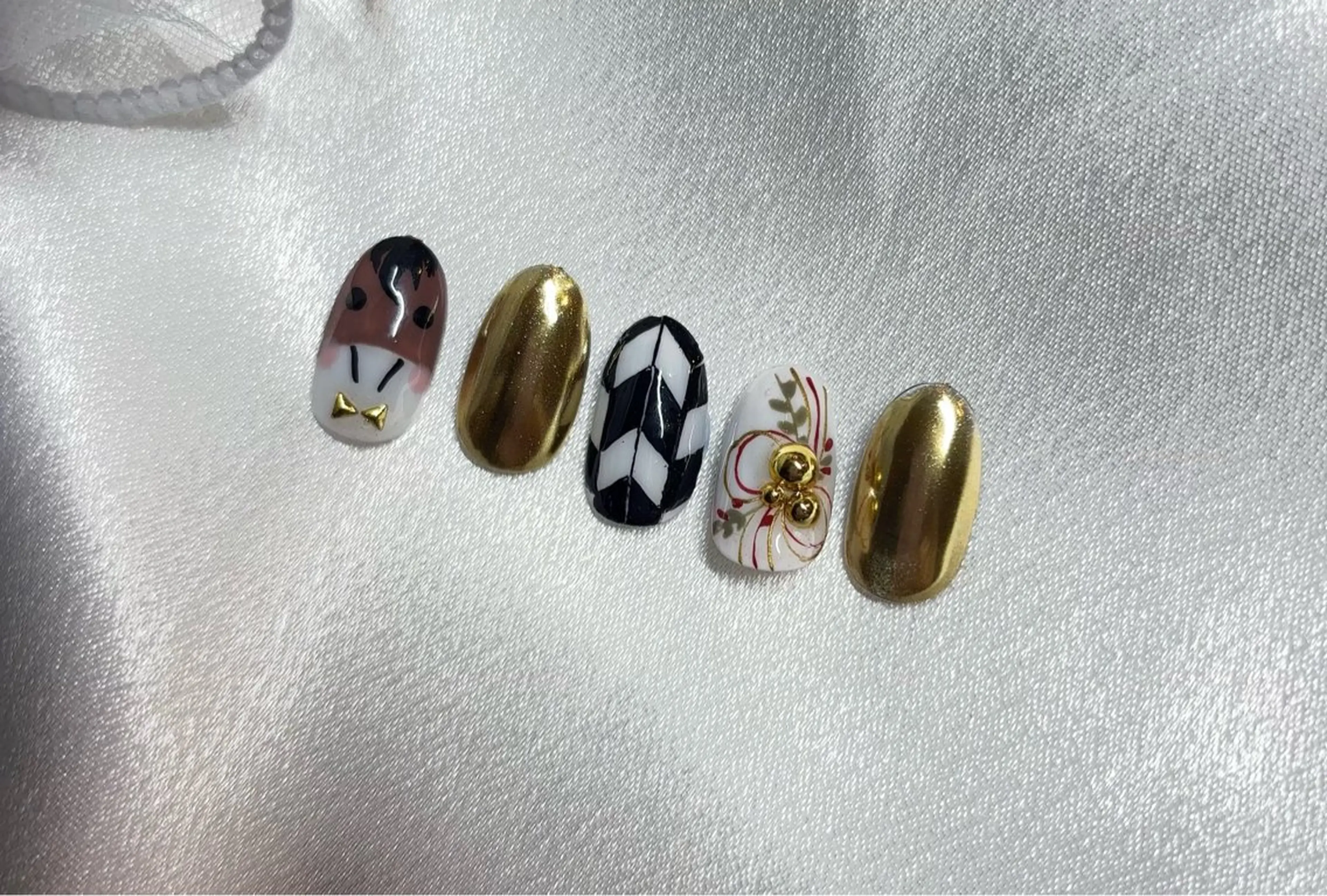 ネイル ゴールド ミラーネイル ハンドネイル Maylie Nail所属・キイ サロンのネイルデザイン