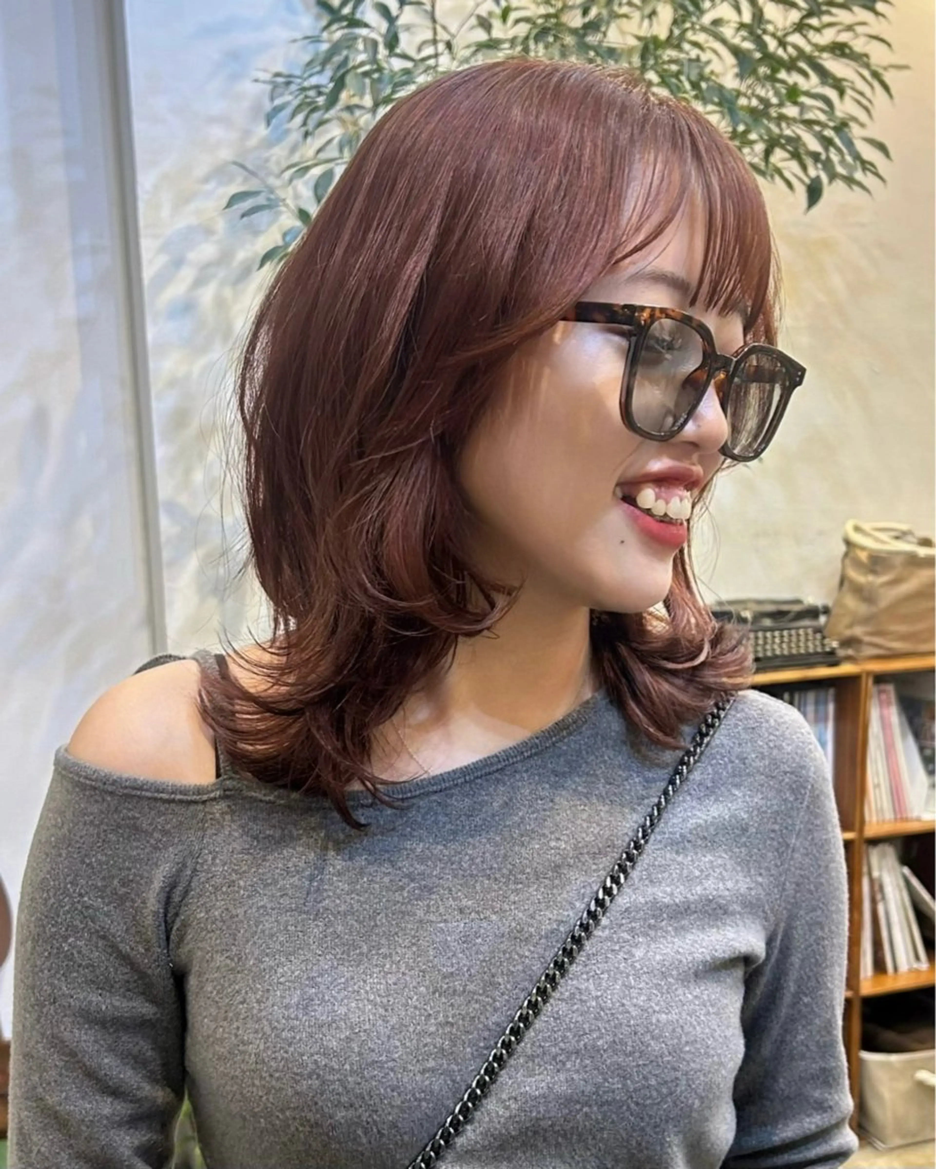 セミロング カラー ブリーチ ブラウンカラー ブリーチなしカラー カット ヘアカラー 松尾海奈 /ショートカットのヘアスタイル