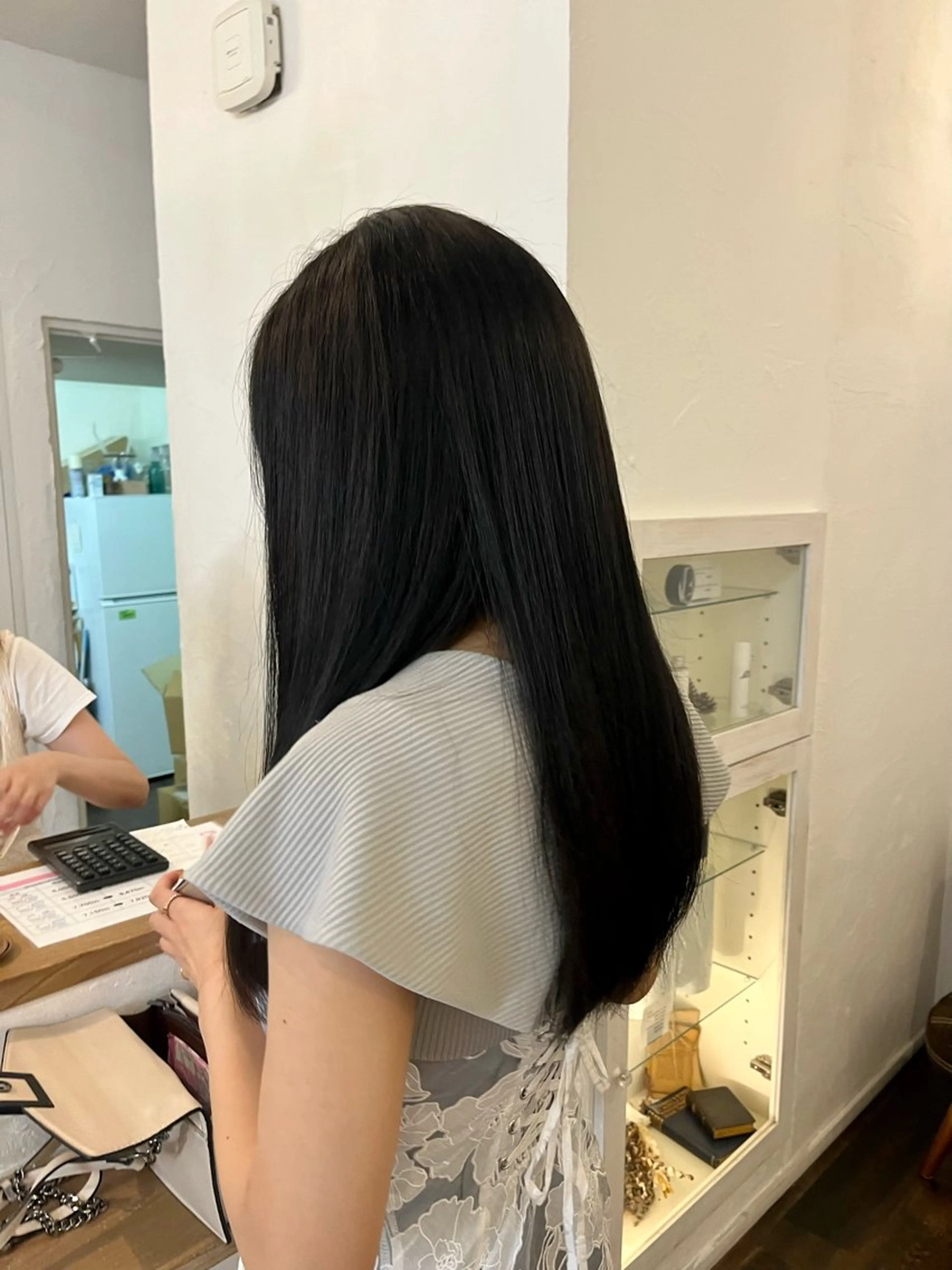 ロング カラー 黒髪 ブルーカラー ブルーブラック 山根 桜のヘアスタイル