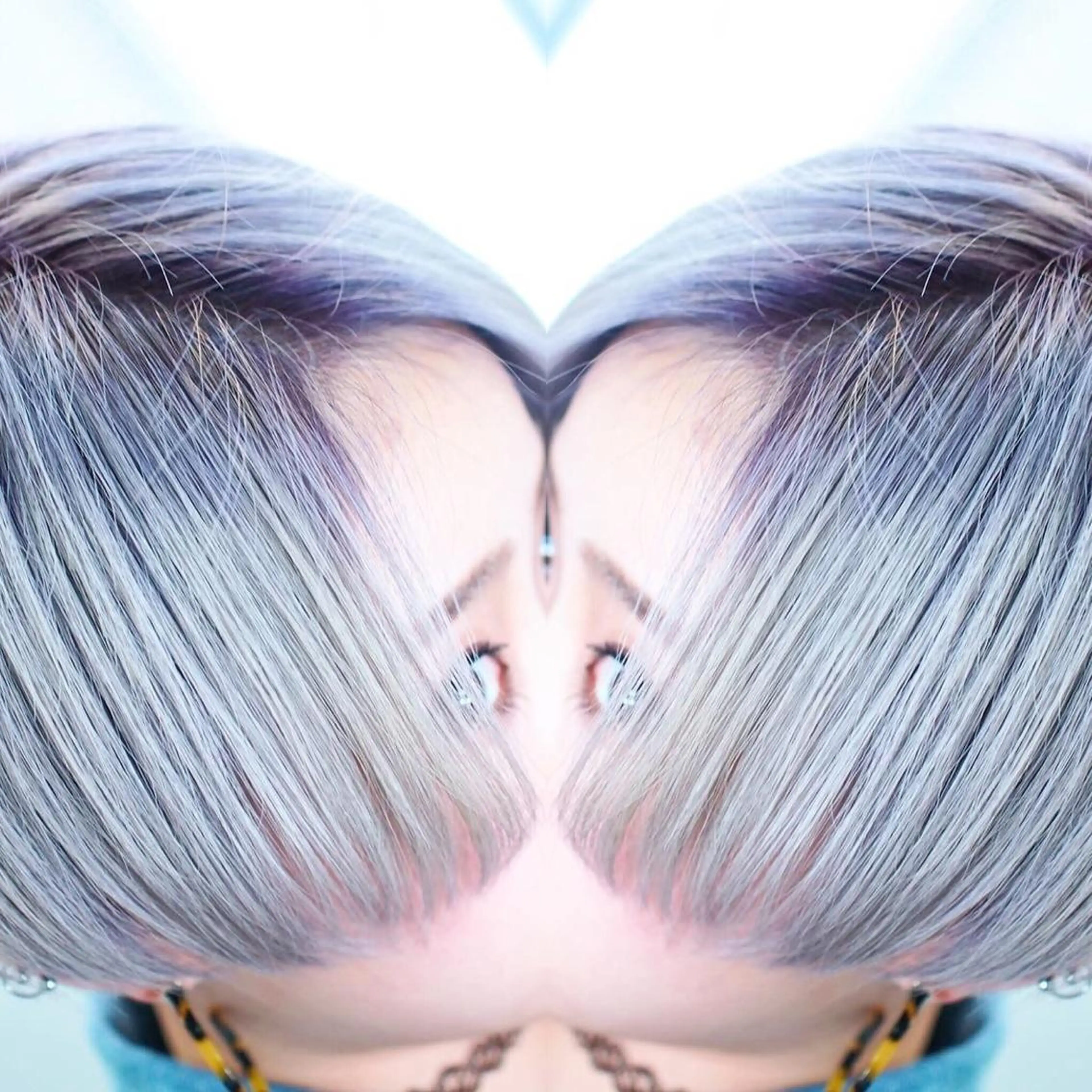 ショート カラー ヘアアレンジ アッシュ ブリーチ バイオレットカラー ホワイトアッシュ 及川シゲル 髪質改善講師のヘアスタイル