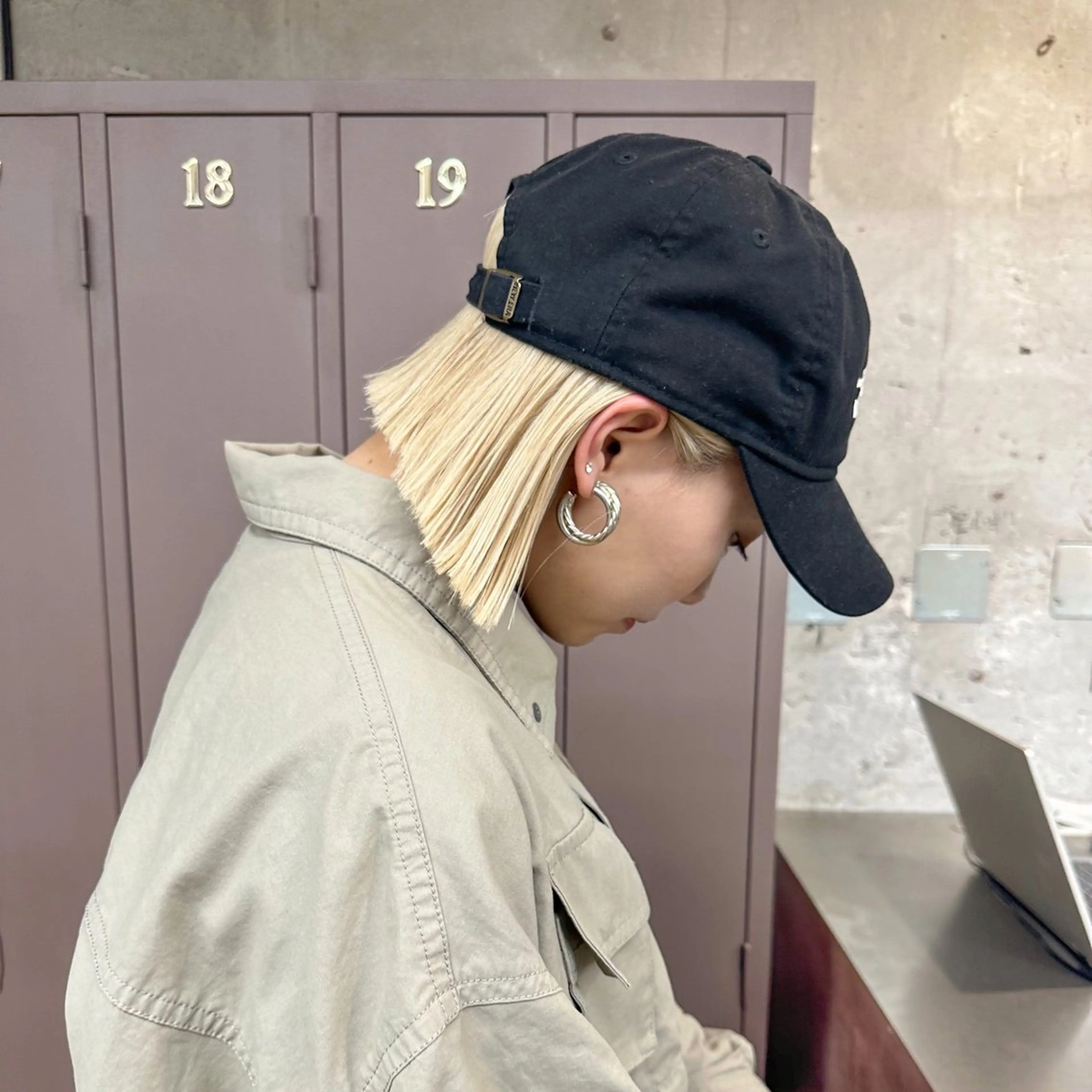 カット＋ブリーチ+カラー＋クイックトリートメントの写真