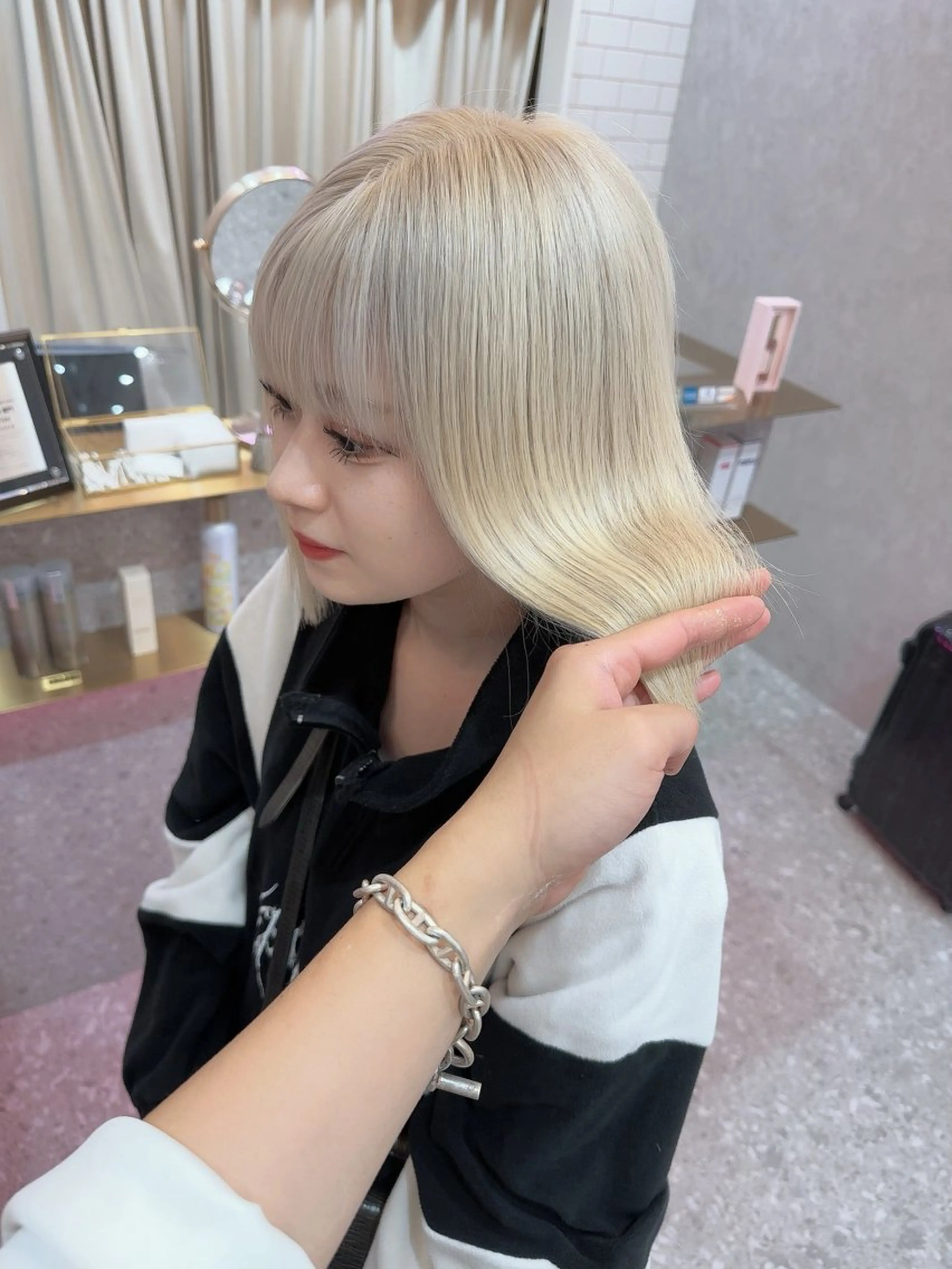 ミディアム 縮毛矯正 VEGA天神 ブリーチのヘアスタイル