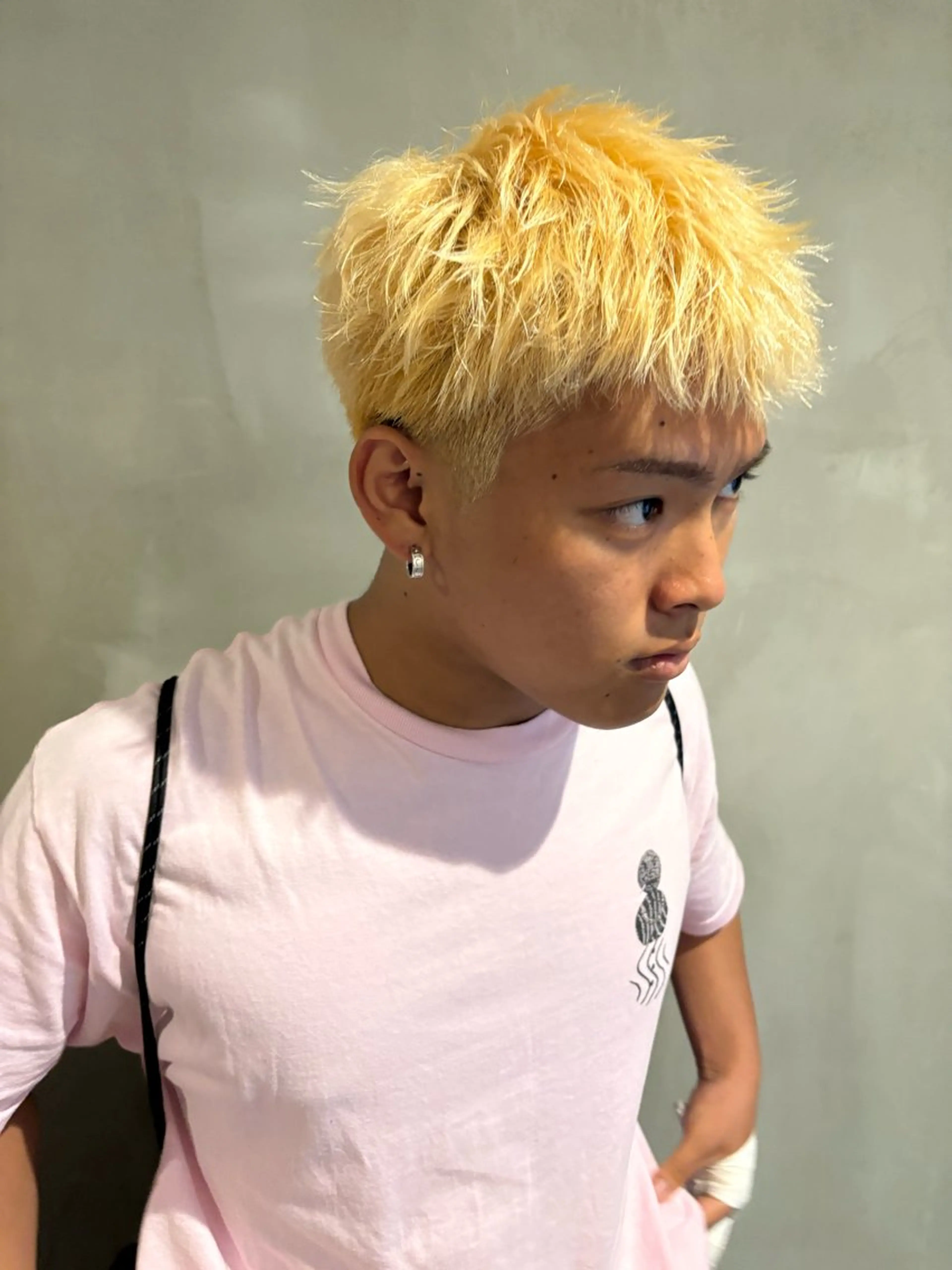 ショート ヘアカラー 片山 椋馬のヘアスタイル