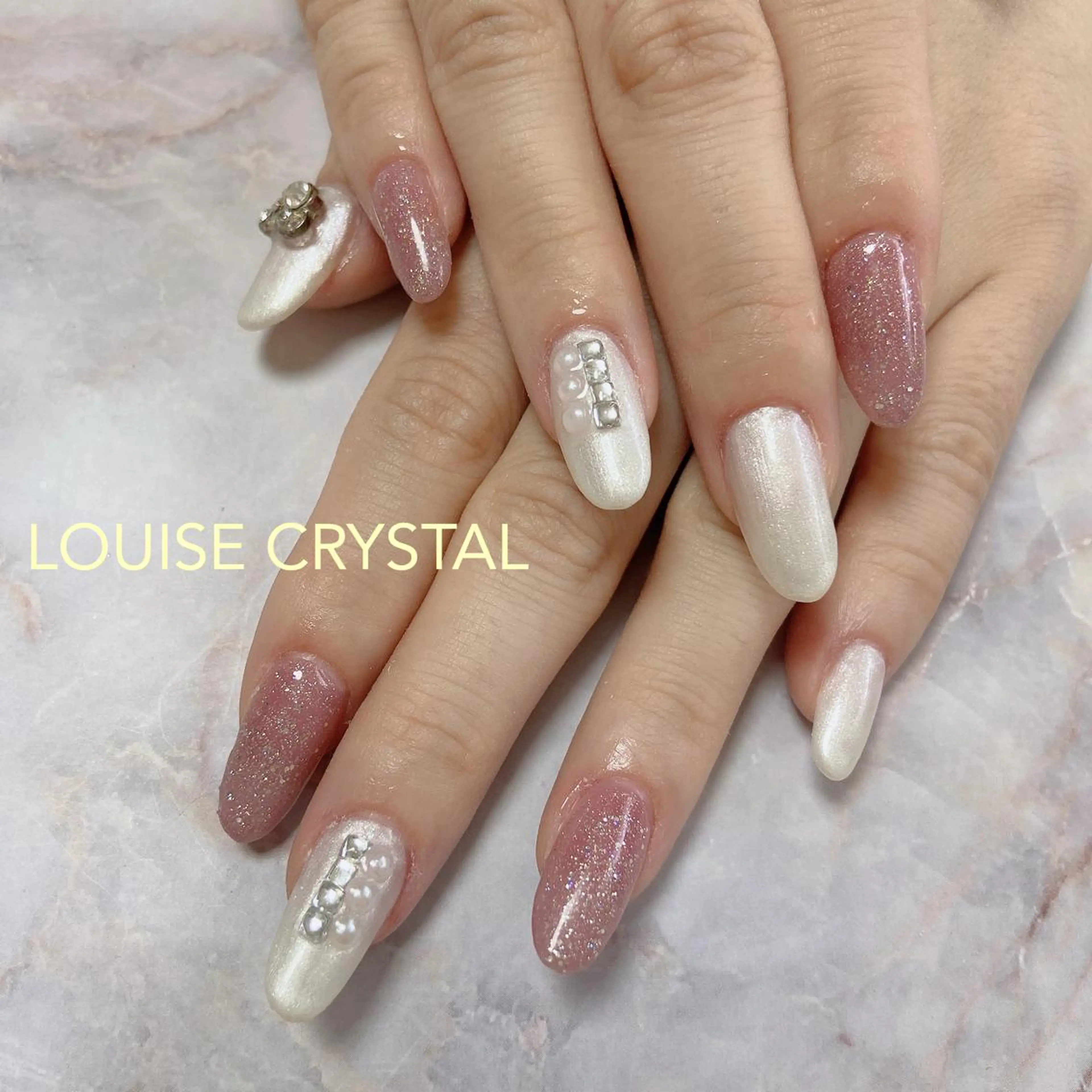 ネイル ハンドネイル LOUISE CRYSTALのネイルデザイン
