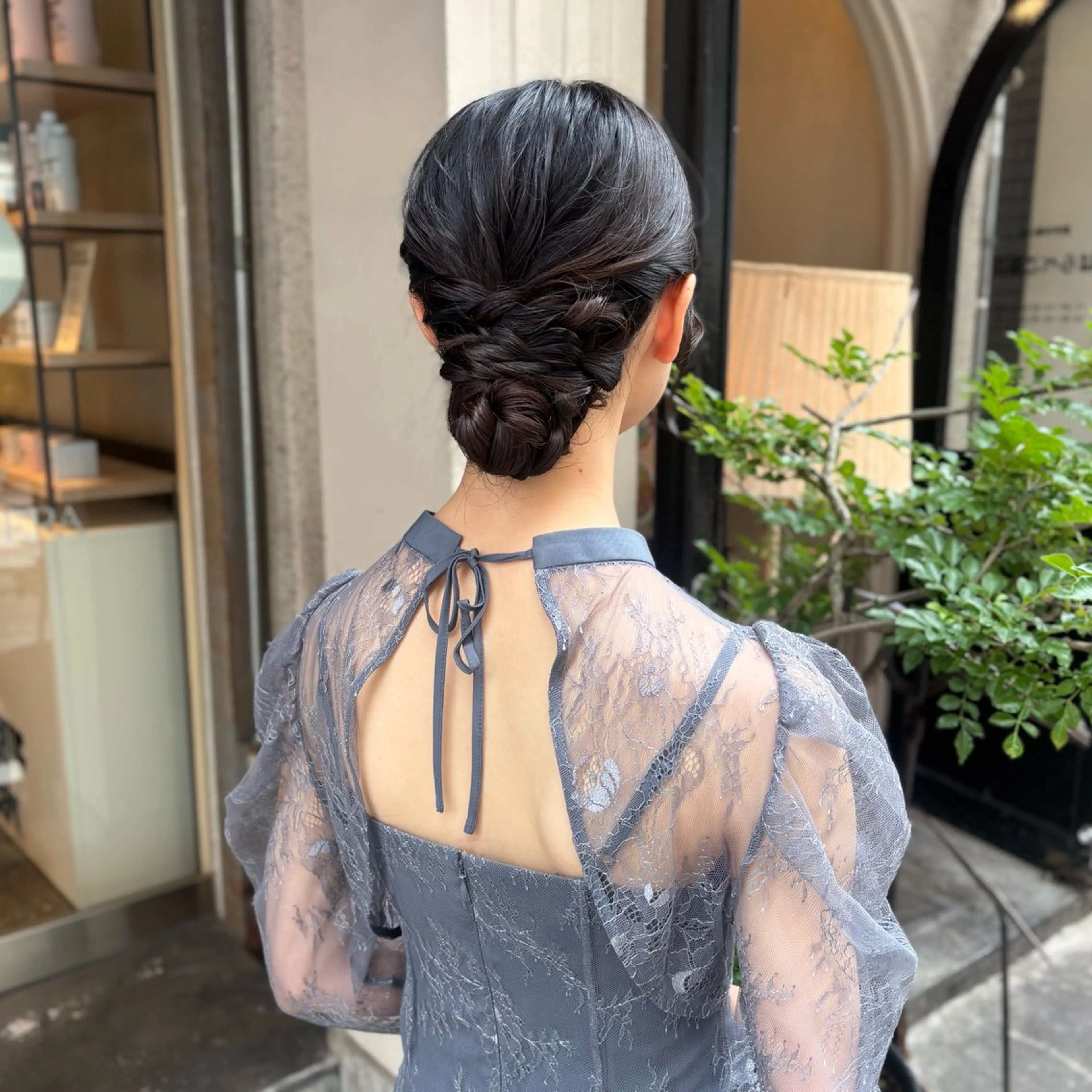 セミロング ヘアアレンジ 髪飾り ヘアセット 芦刈 咲来のヘアスタイル