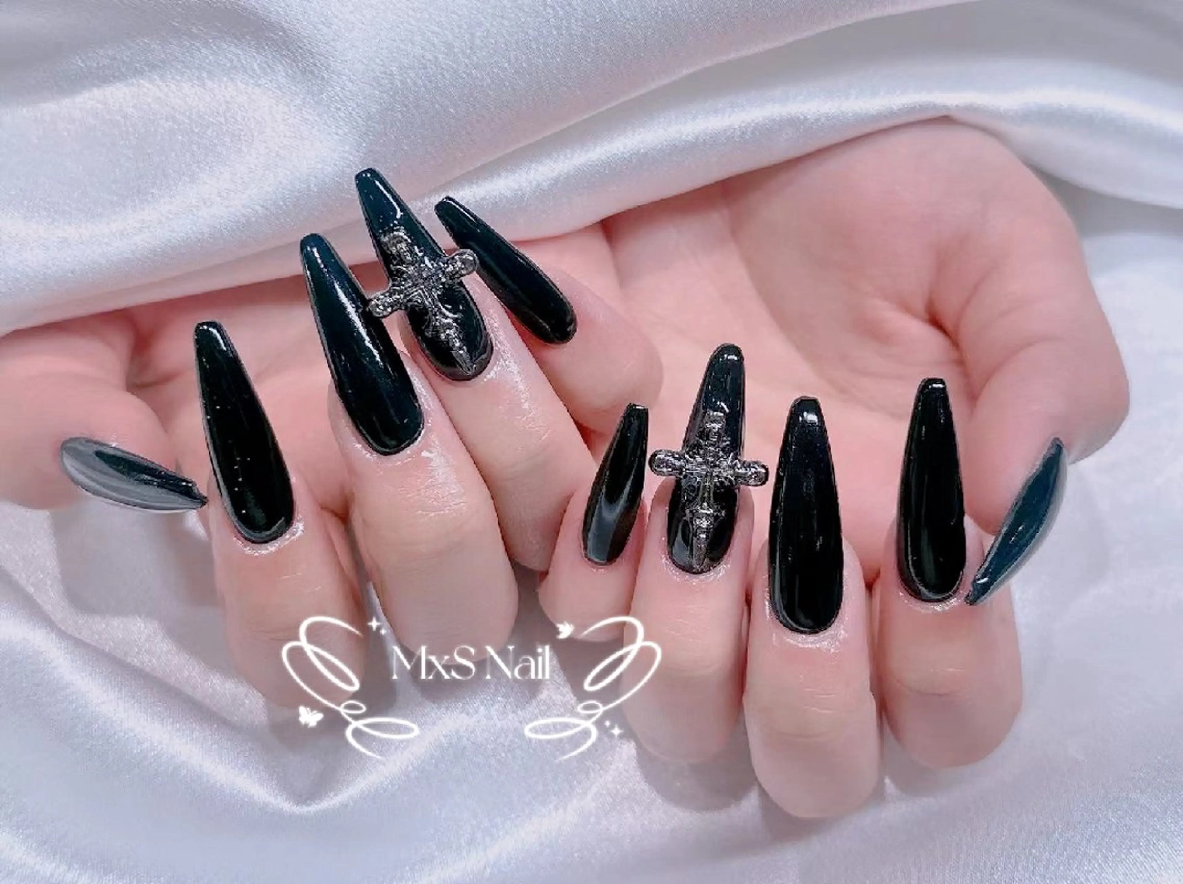 ネイル ハンドネイル ハンドケア MxS Nail(長さだし/フィルイン/マグネット/韓国ネイル/ワンホンネイル/ワンカラー)所属・MxS リィリィのネイルデザイン
