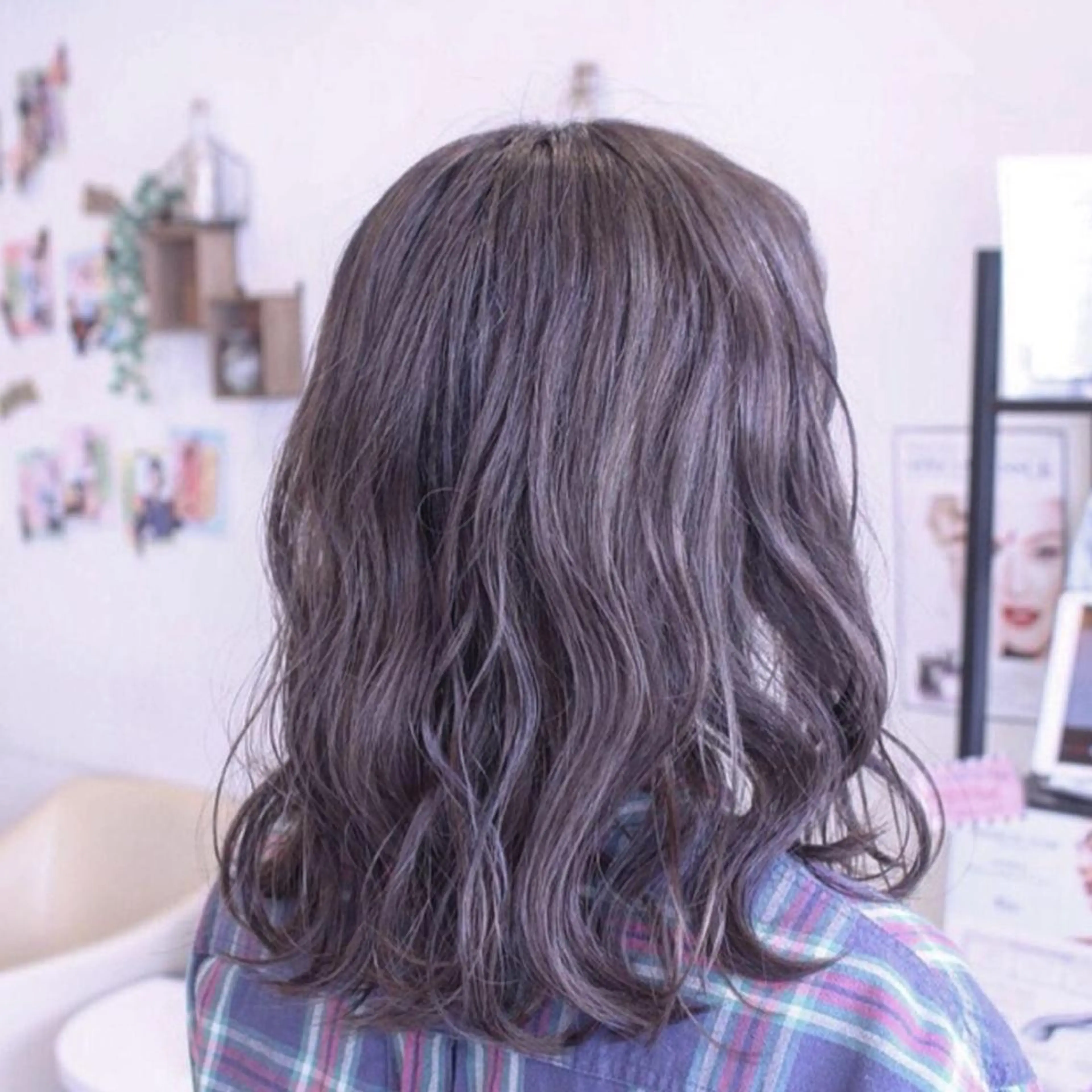 ミディアム カラー アッシュ アッシュグレー 透明感カラー ハイライトカラー ハイライト 西 めぐみのヘアスタイル