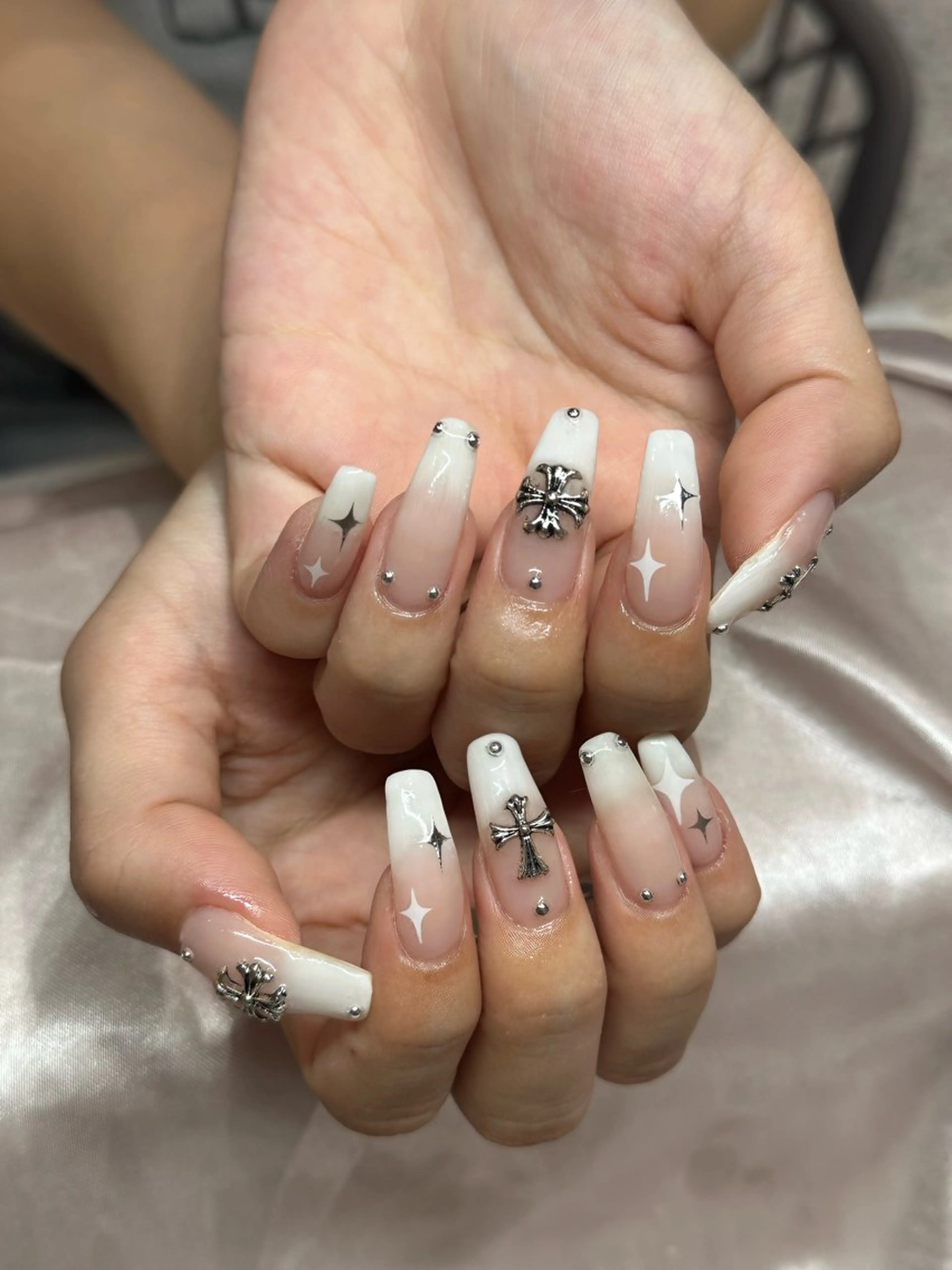 ネイル グラデーション ハンドネイル Roy 心斎橋店所属・Roy 心斎橋 IINUMAのネイルデザイン