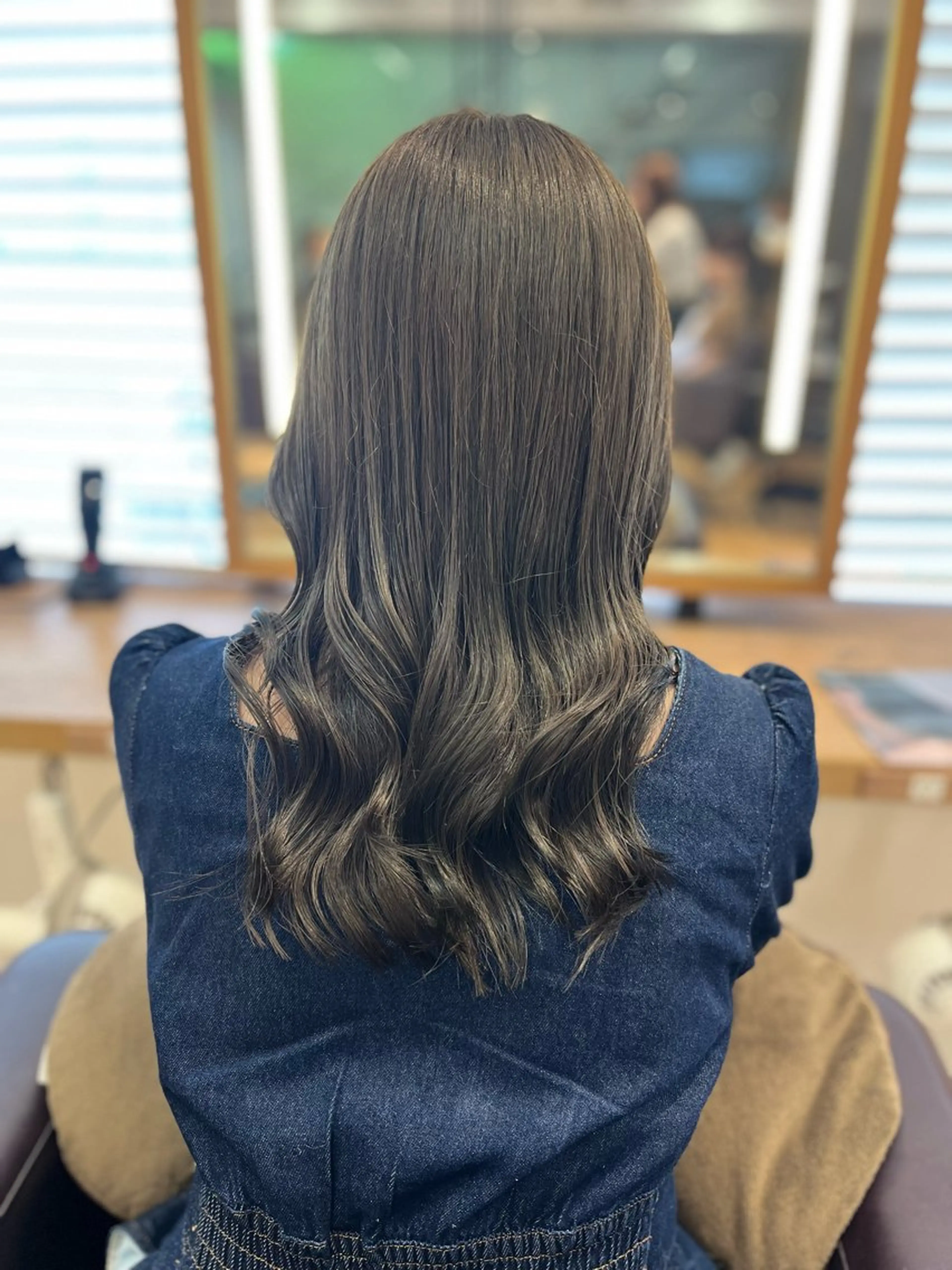 ミディアム カラー ベージュカラー ブリーチ ブリーチなしカラー オリーブベージュ レイヤーカット 透明感カラー/ 髪質改善/着付けのその他イメージ