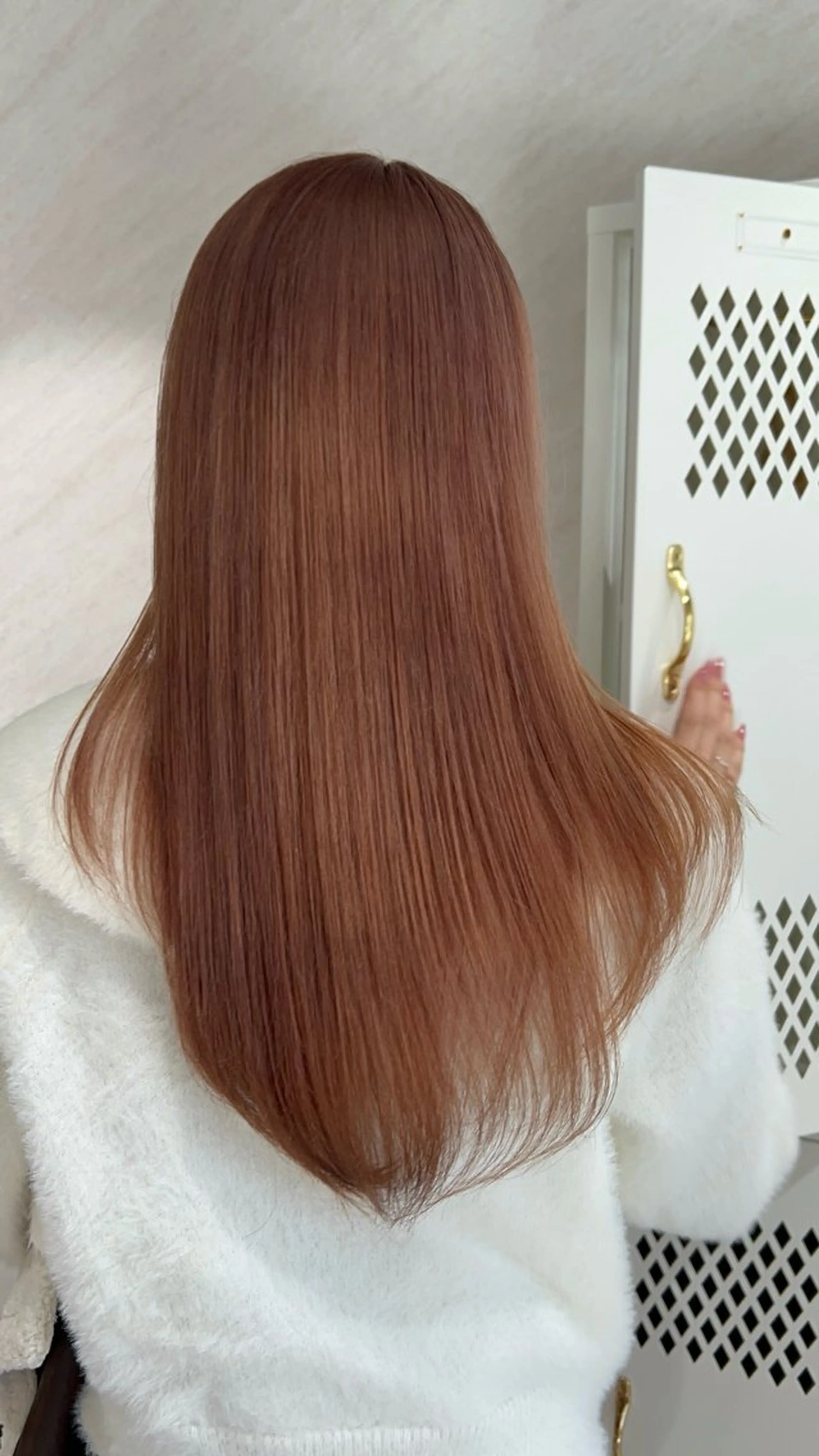 ロング カラー 赤みゼロ 🤎柔ベージュのヘアスタイル