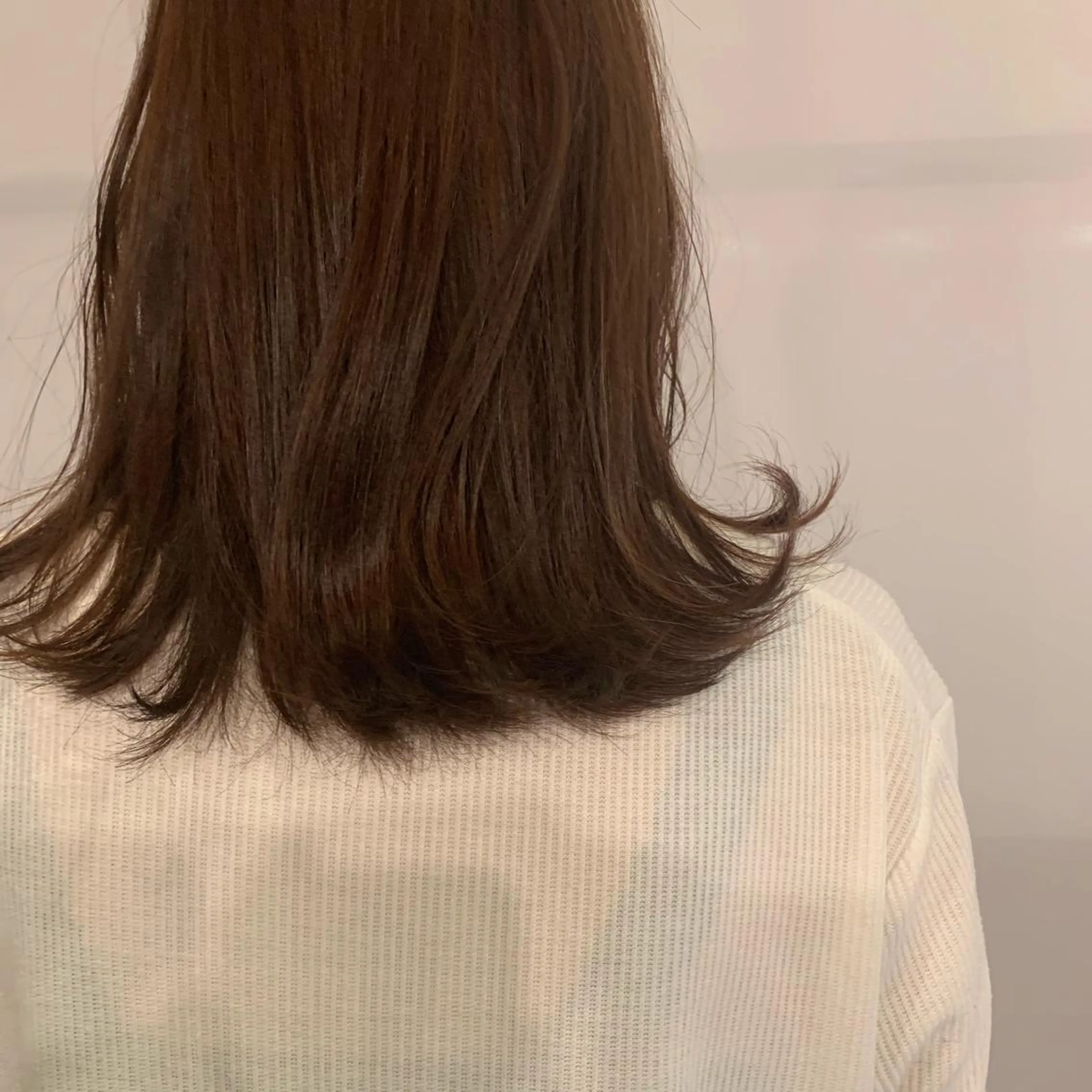 ミディアム カラー アッシュ ベージュカラー オレンジ 伊藤 陽のヘアスタイル